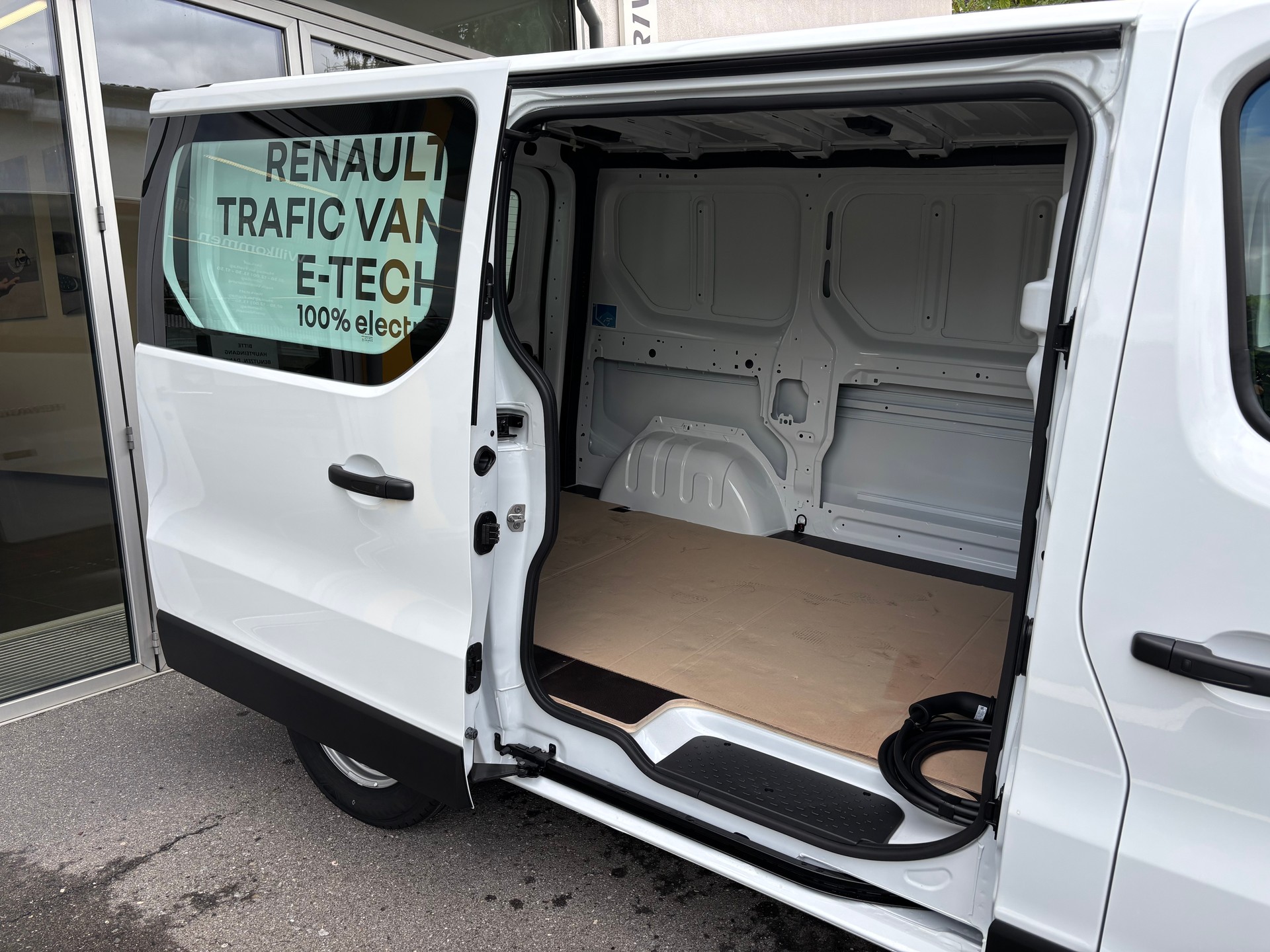 RENAULT Trafic EV52 22kW L1H1-image-6