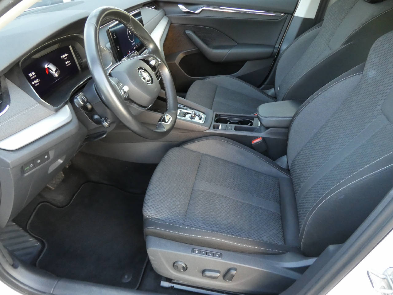 SKODA Octavia Combi 2.0 TDI 150 Style DSG-image-8