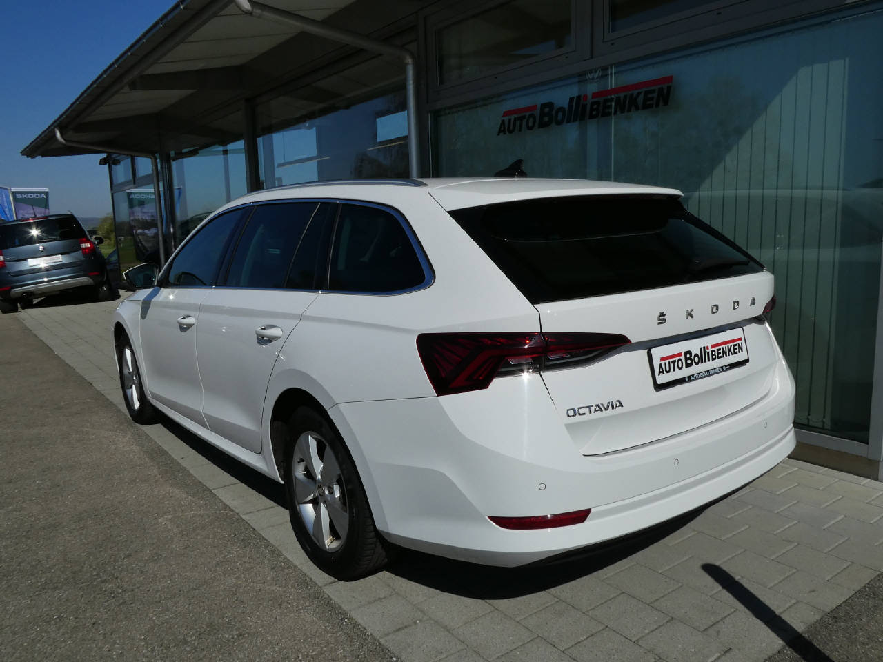 SKODA Octavia Combi 2.0 TDI 150 Style DSG-image-6