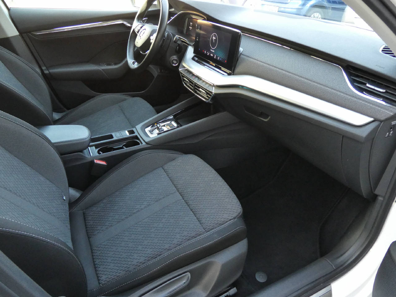 SKODA Octavia Combi 2.0 TDI 150 Style DSG-image-9