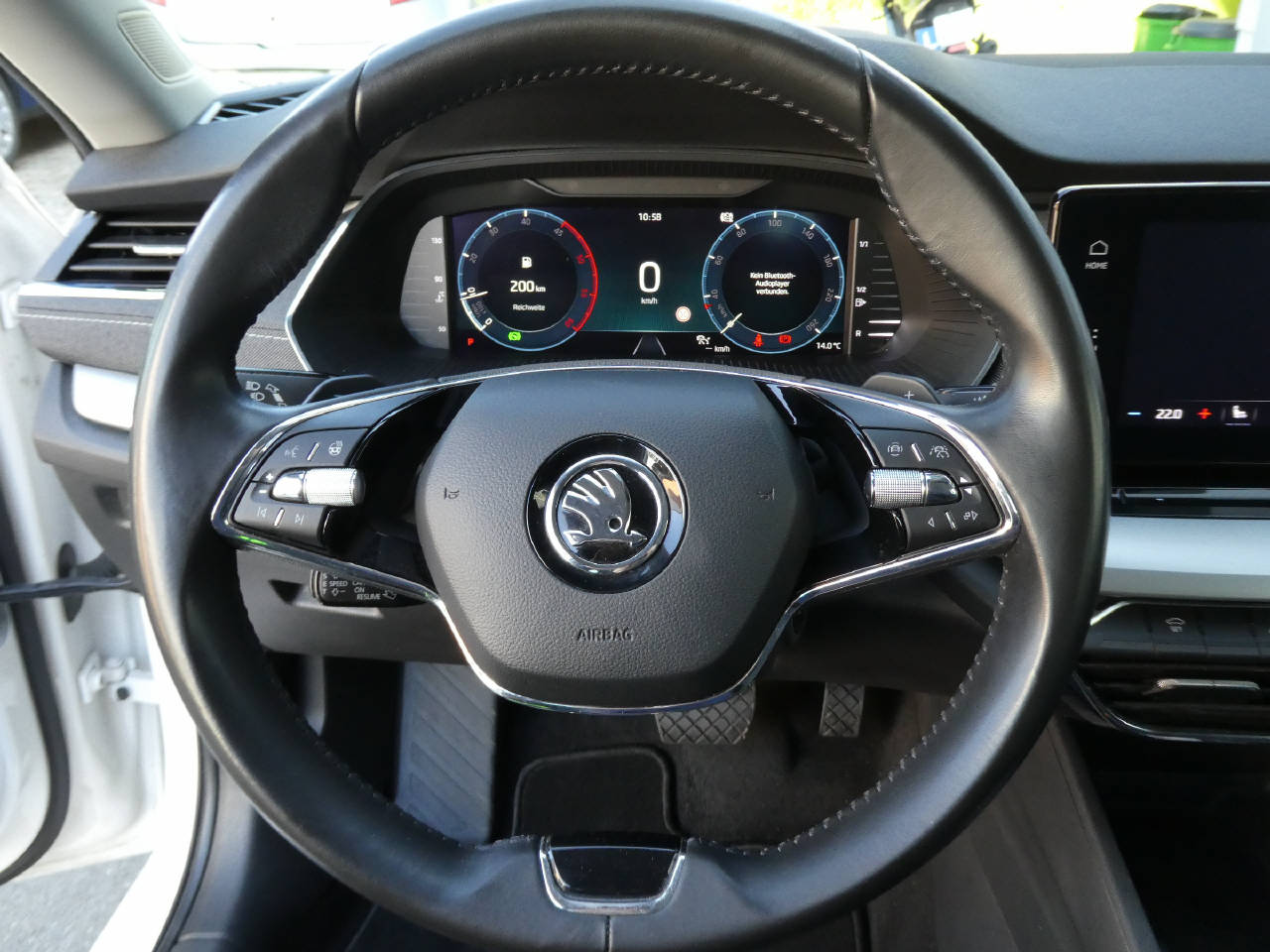 SKODA Octavia Combi 2.0 TDI 150 Style DSG-image-11