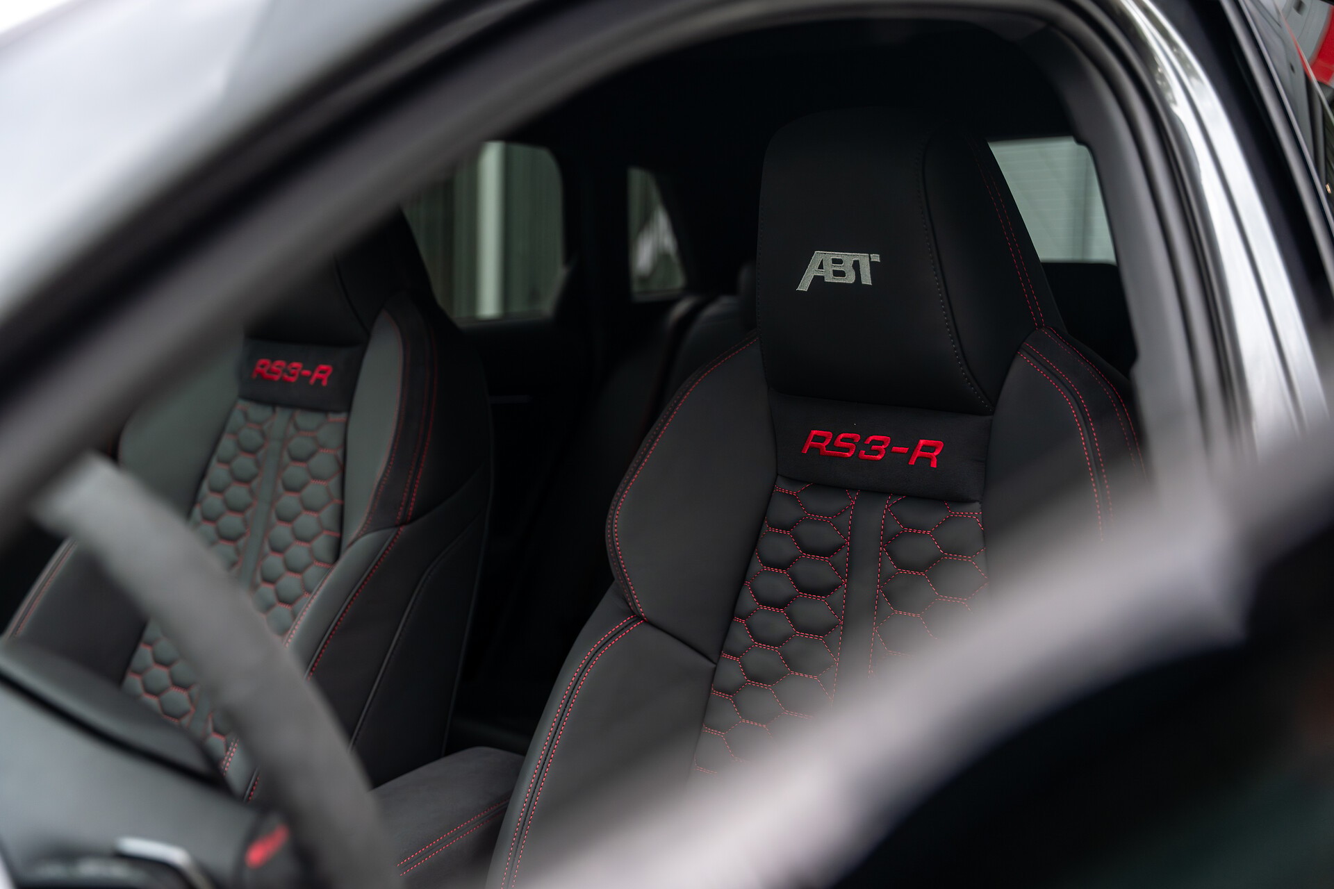 AUDI RS3-R Sportback 2.5 TSI quattro S-tronic Limited Edition 1 of 125-image-4