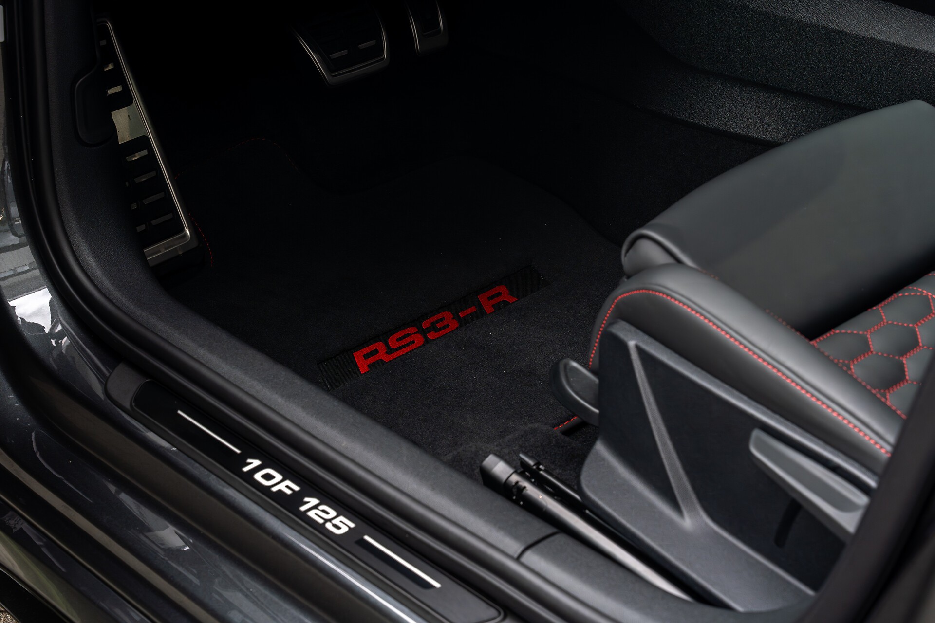 AUDI RS3-R Sportback 2.5 TSI quattro S-tronic Limited Edition 1 of 125-image-3