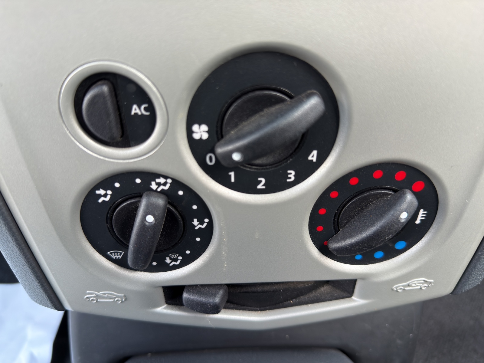 DACIA Logan 1.6 Ambiance-image-15