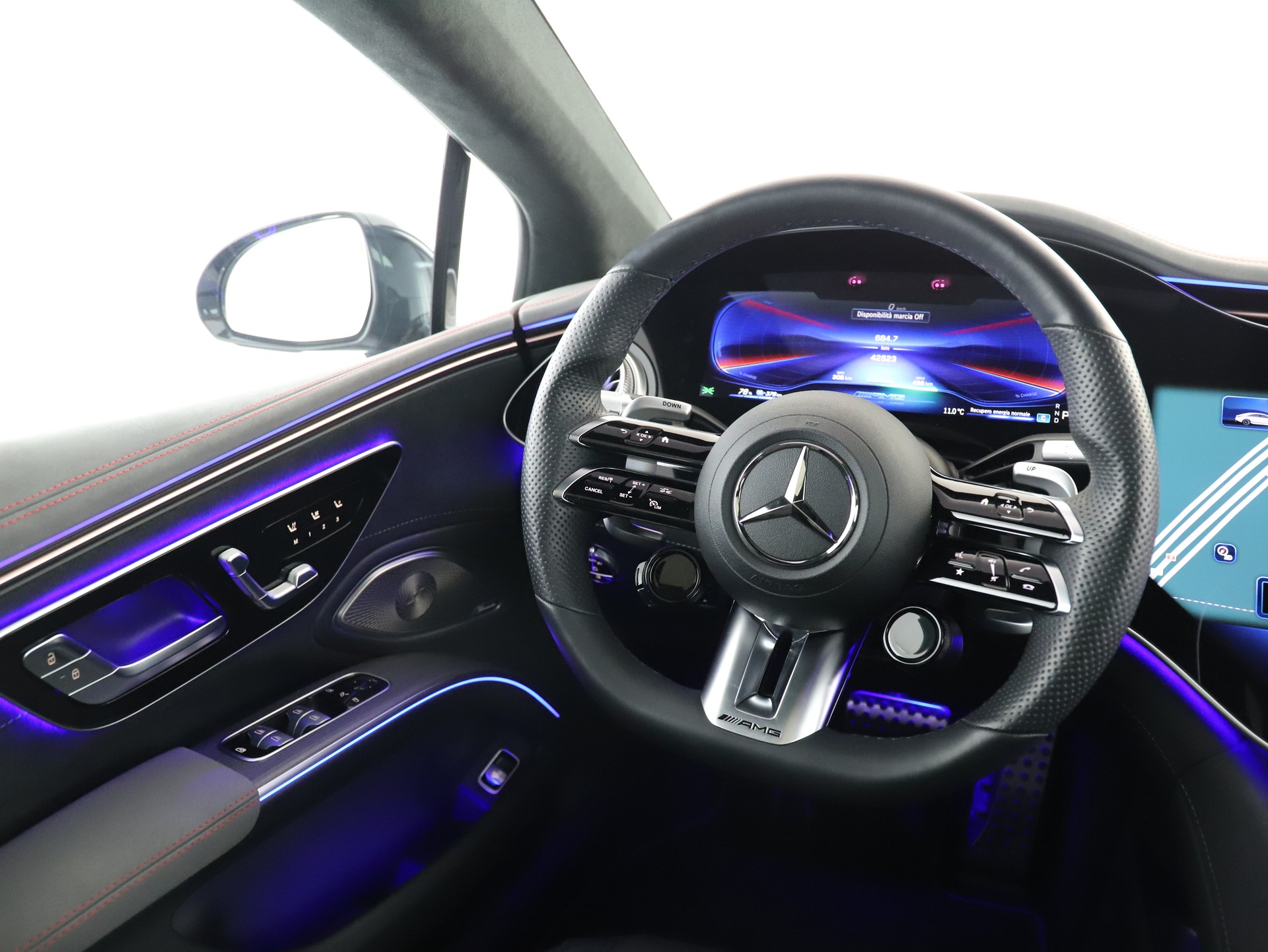 MERCEDES-BENZ EQS 53 4Matic+-image-12
