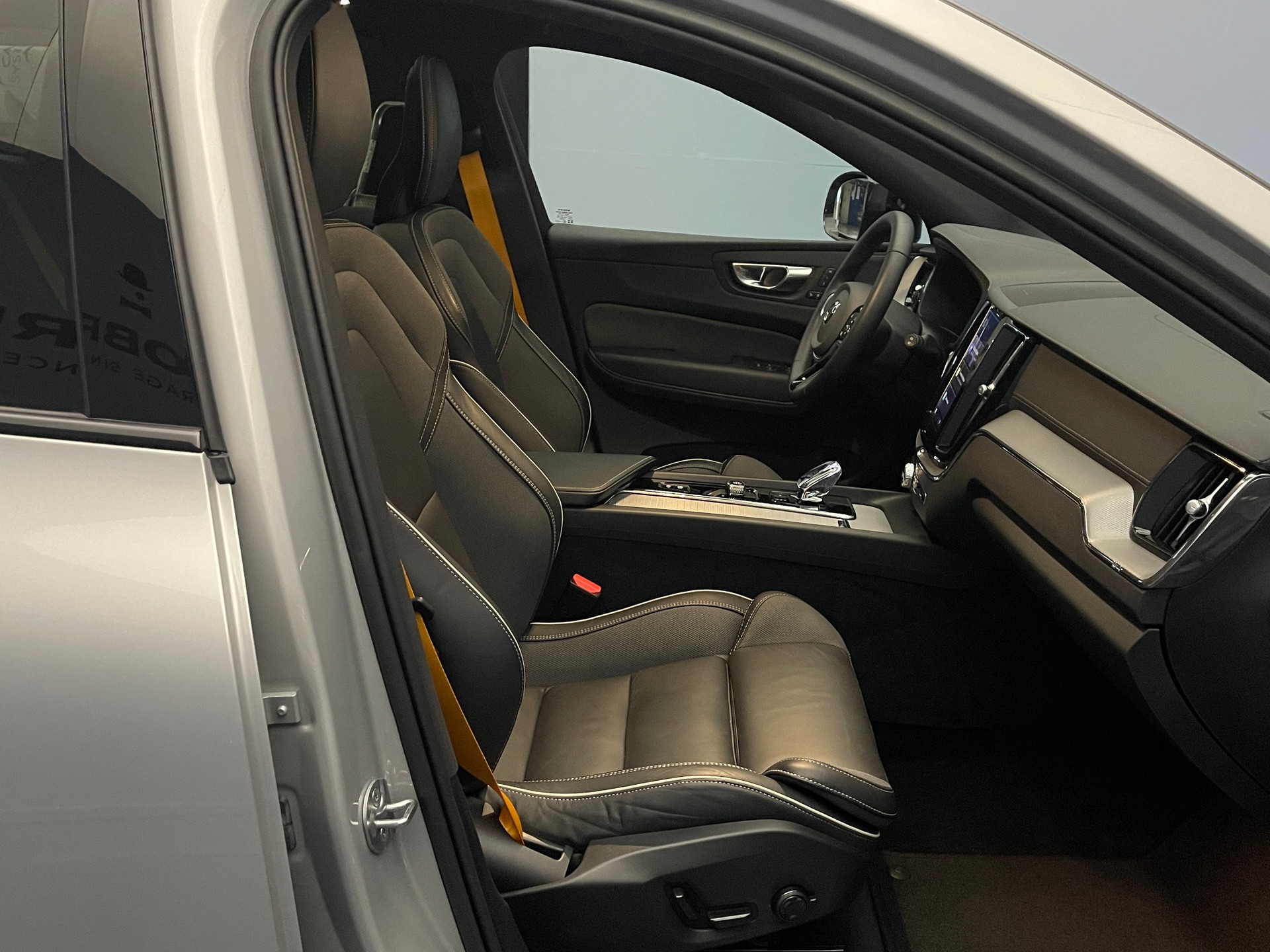 VOLVO XC60 2.0 T8 TE Polestar eAWD-image-8