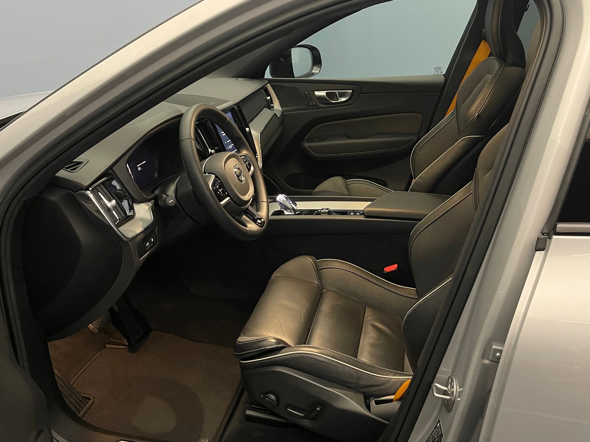 VOLVO XC60 2.0 T8 TE Polestar eAWD-image-9