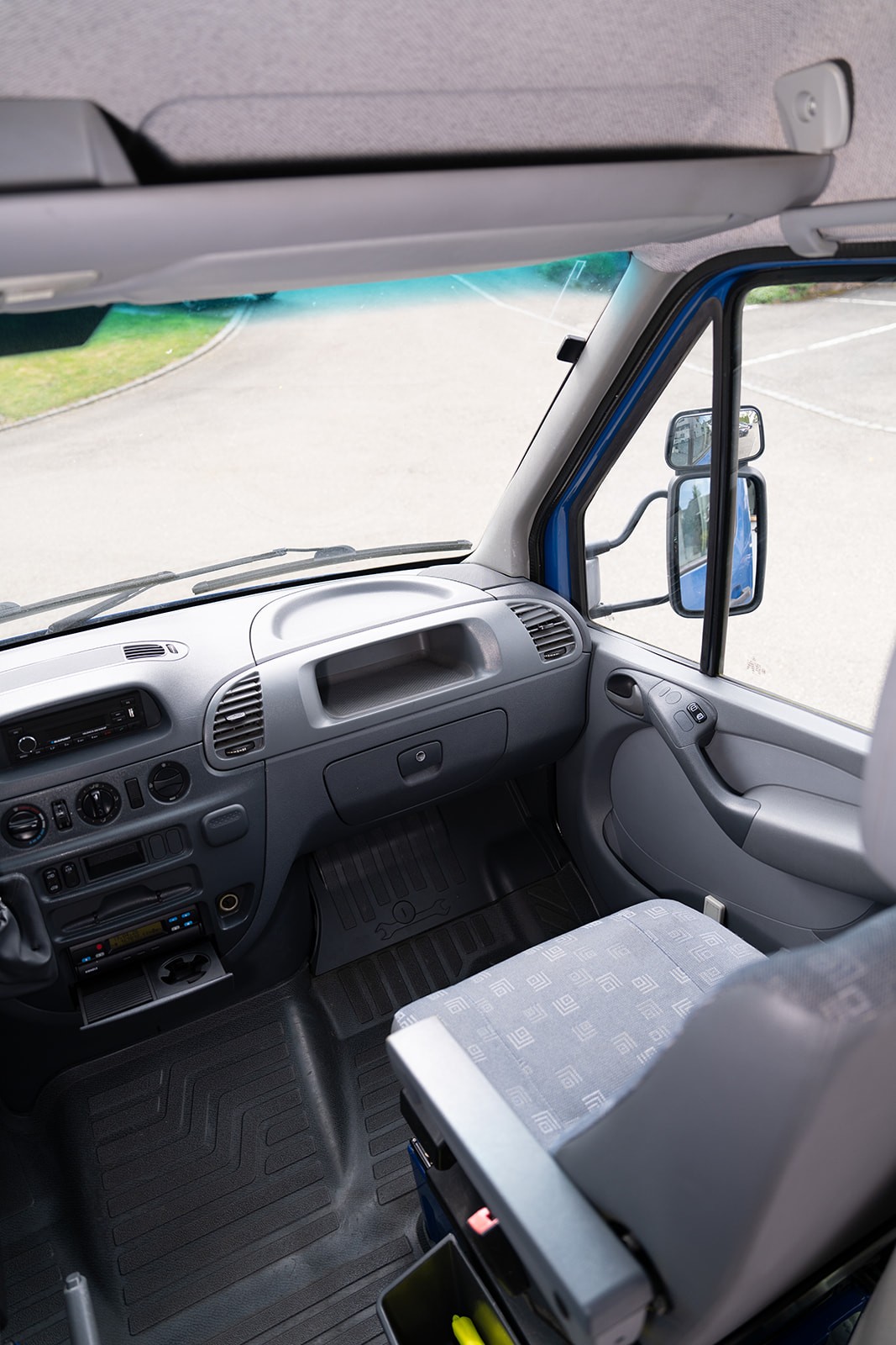 MERCEDES-BENZ 413 CDI-image-11