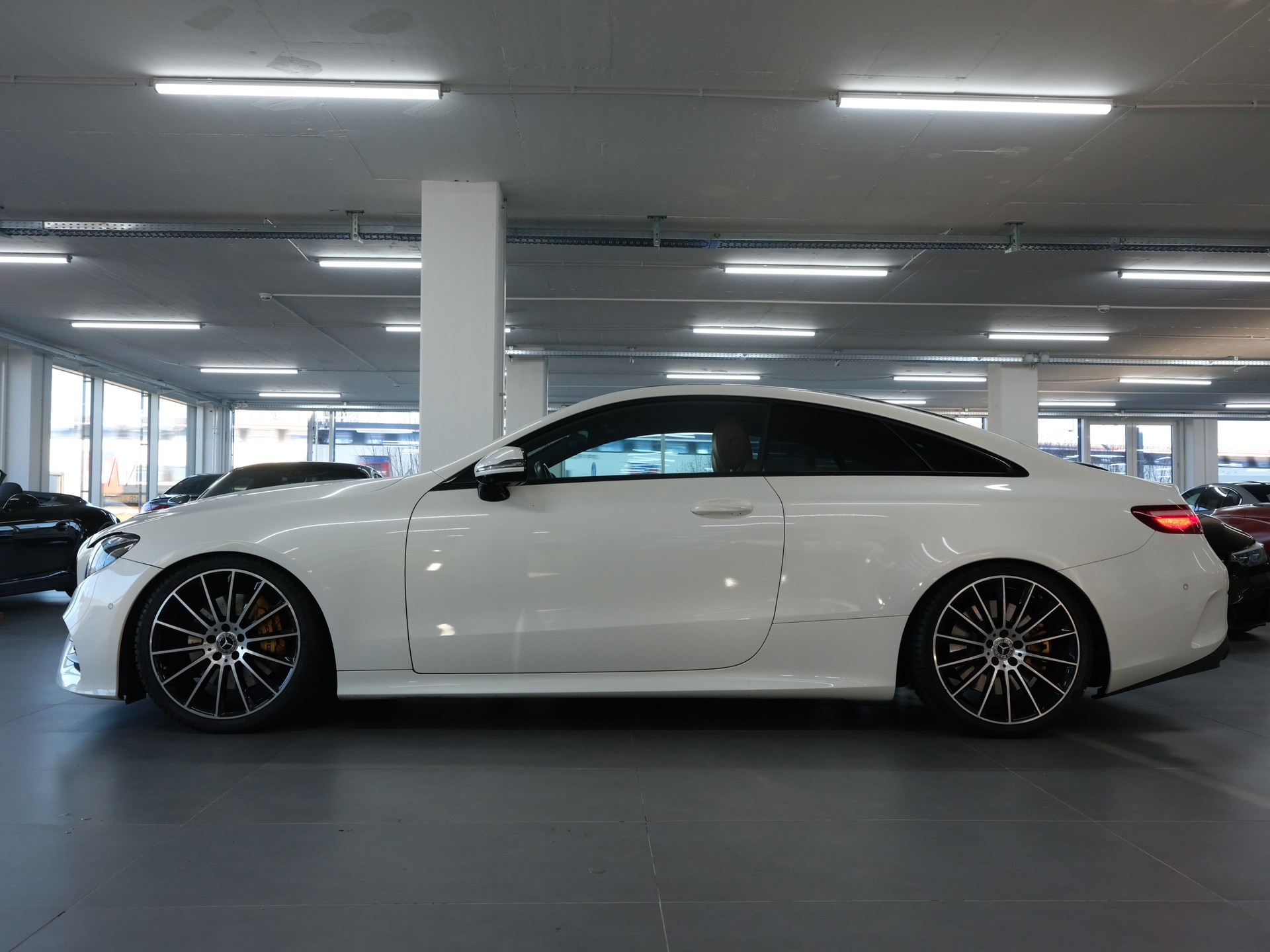 MERCEDES-BENZ E 400 Coupé AMG Line 4 Matic 9G-Tronic-image-6