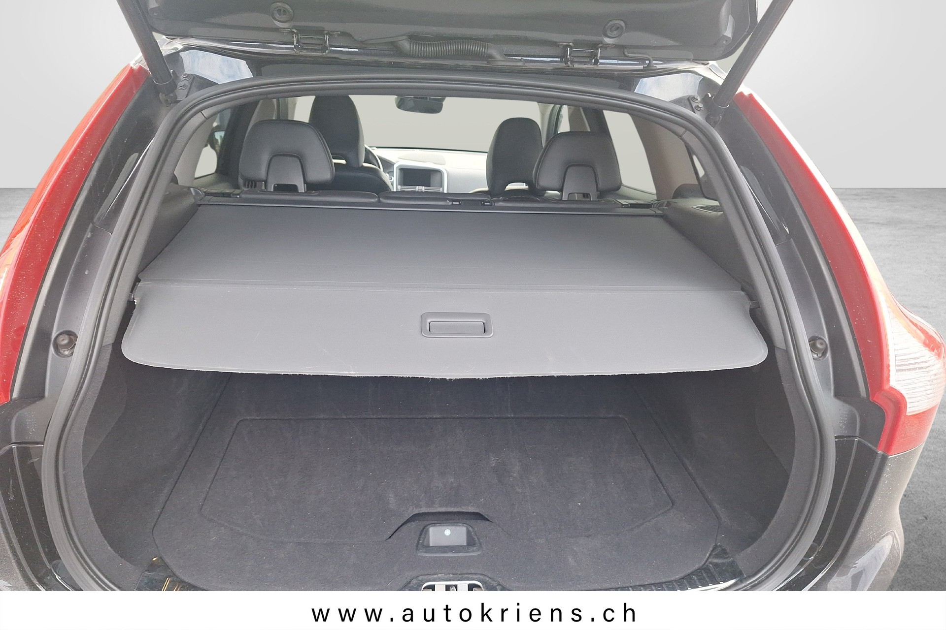 VOLVO XC60 D5 AWD Executive Plus Geartronic-image-11