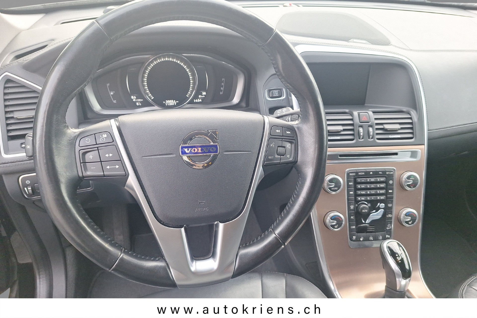VOLVO XC60 D5 AWD Executive Plus Geartronic-image-7