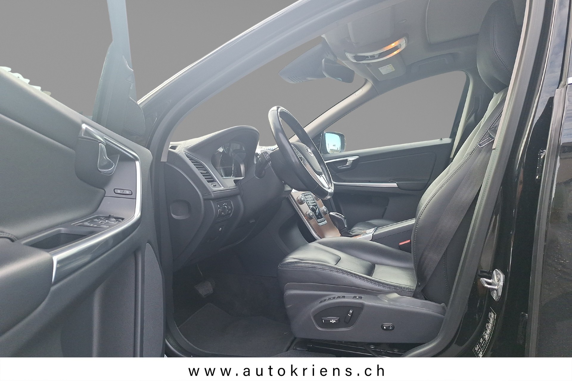 VOLVO XC60 D5 AWD Executive Plus Geartronic-image-9