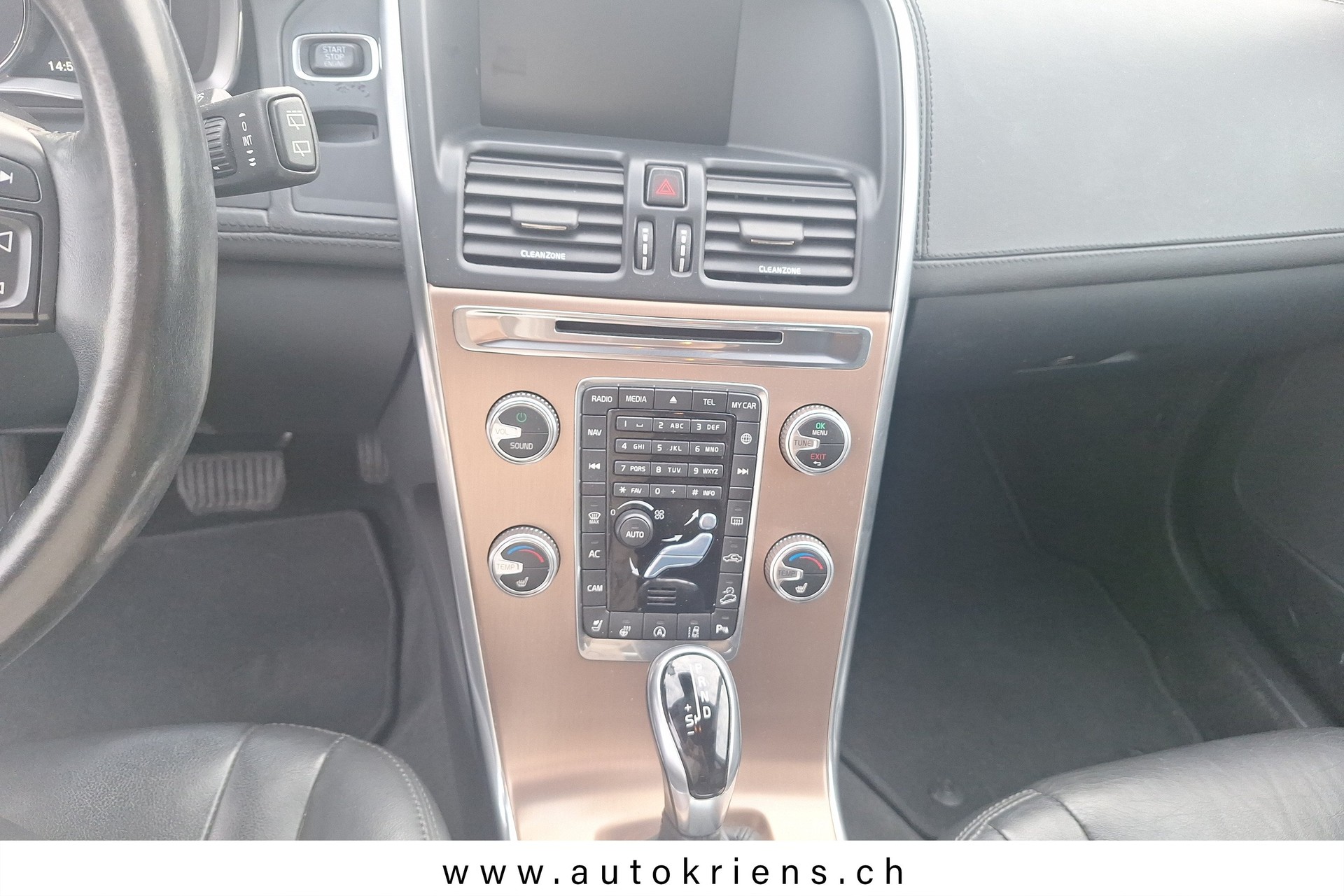 VOLVO XC60 D5 AWD Executive Plus Geartronic-image-8