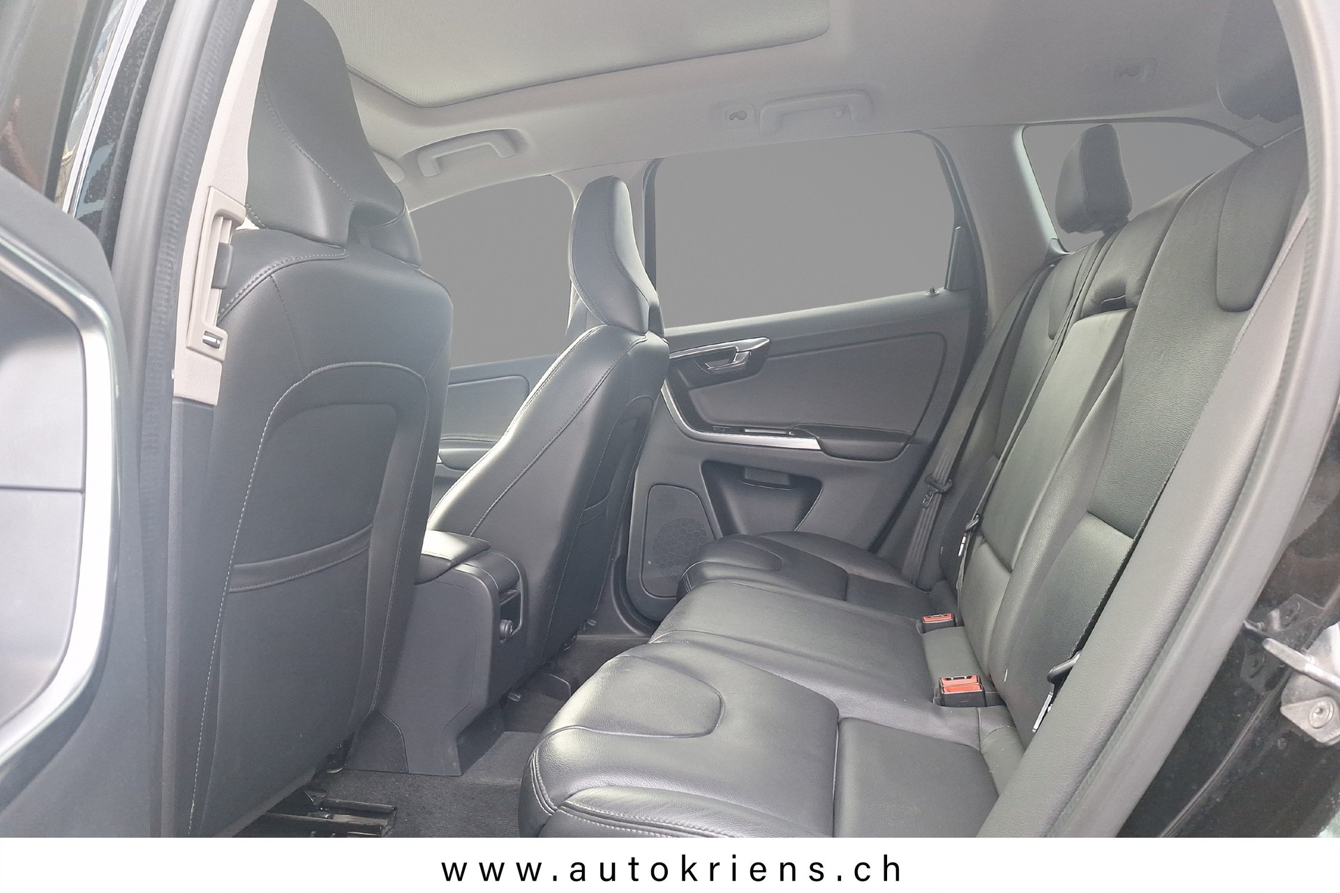 VOLVO XC60 D5 AWD Executive Plus Geartronic-image-10