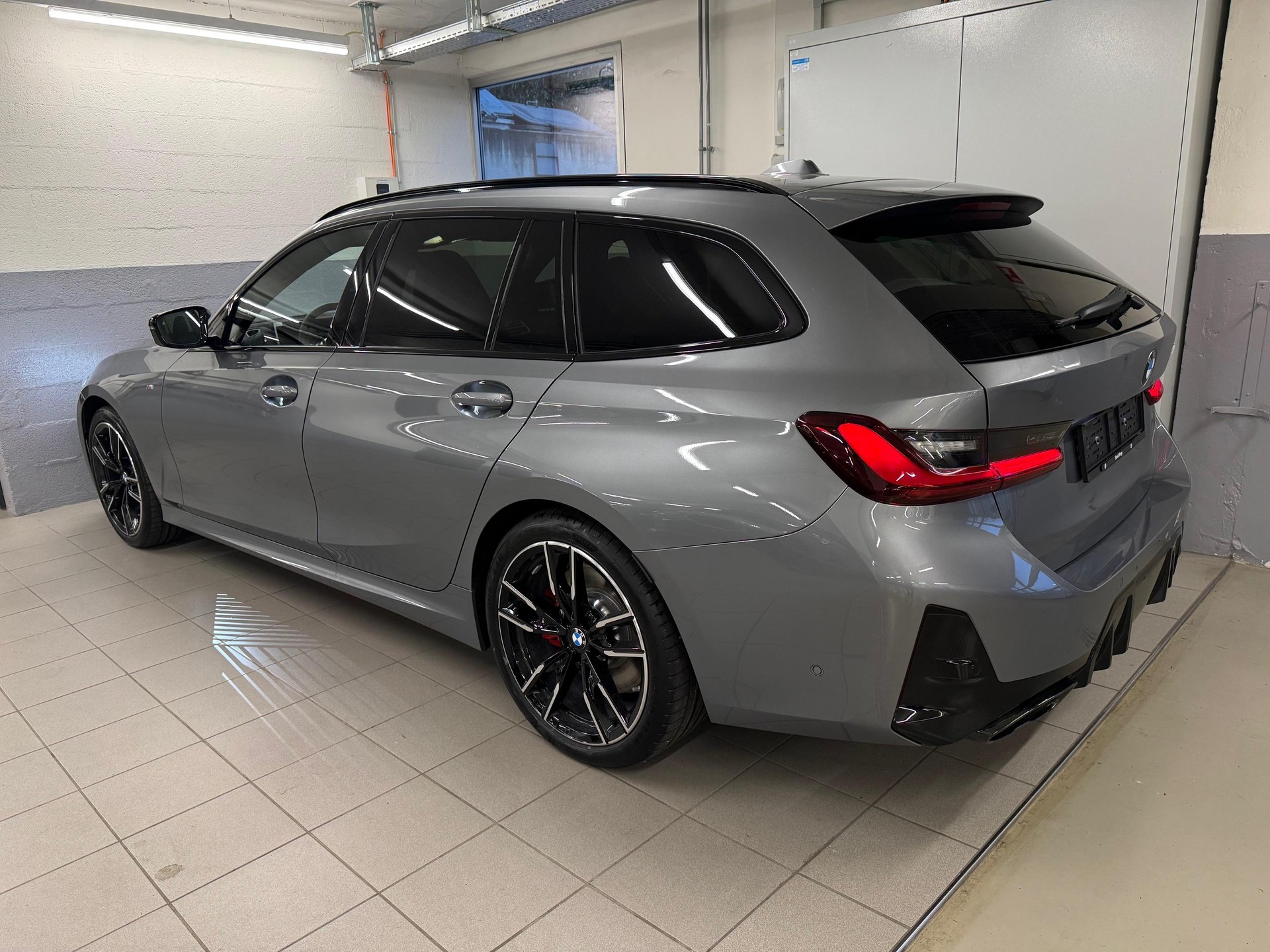 BMW M340d xDrive Touring-image-1