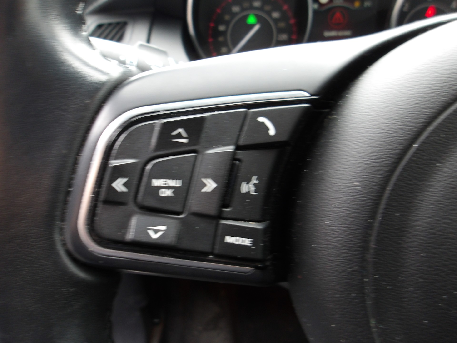 JAGUAR E-Pace 2.0d D150 S AWD Automatik-image-14