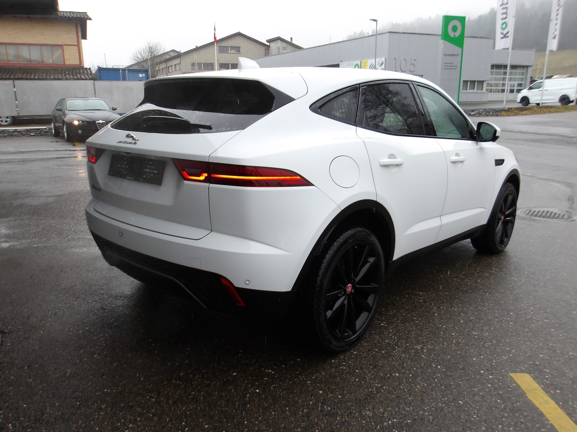 JAGUAR E-Pace 2.0d D150 S AWD Automatik-image-5