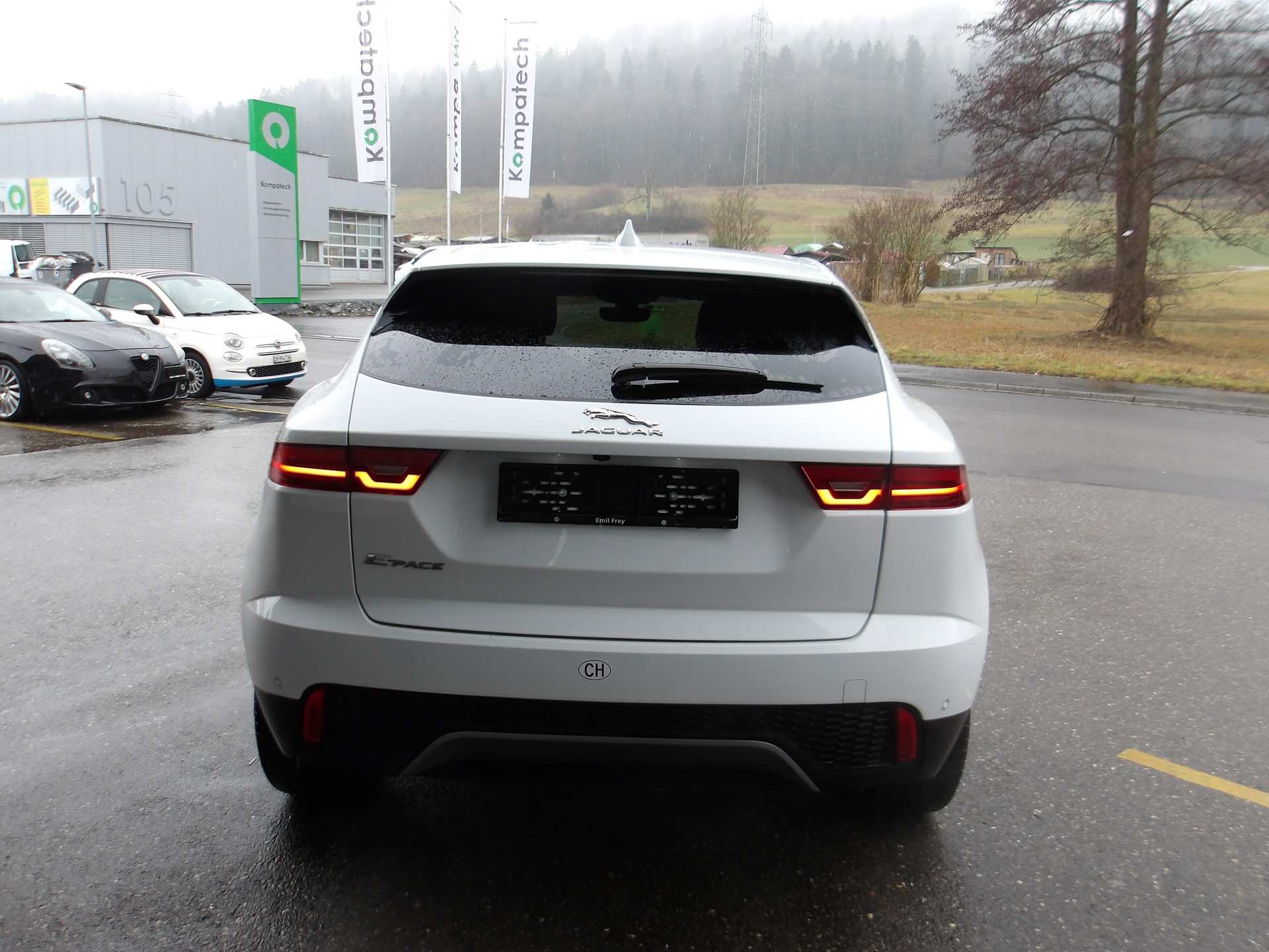 JAGUAR E-Pace 2.0d D150 S AWD Automatik-image-4