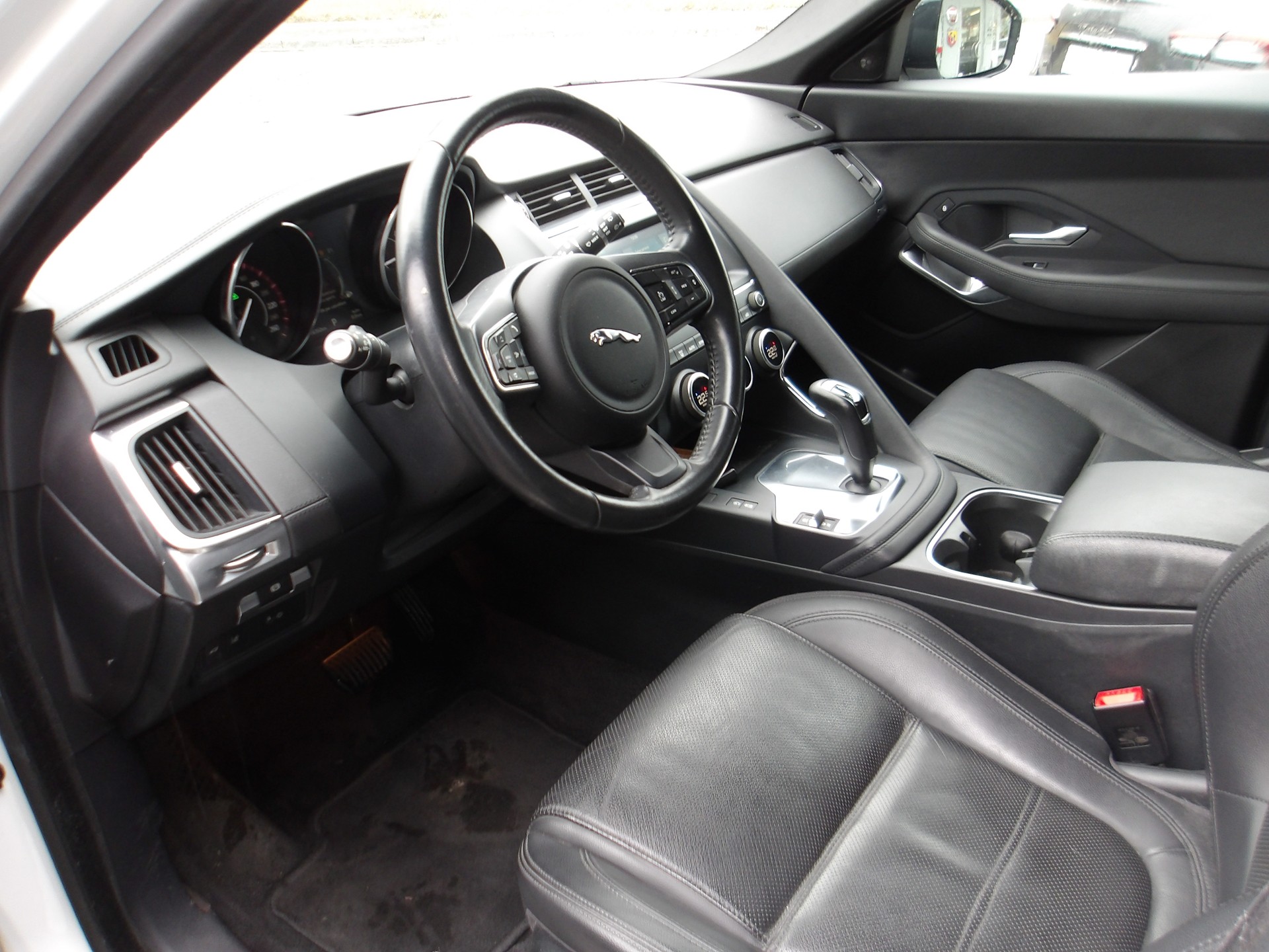 JAGUAR E-Pace 2.0d D150 S AWD Automatik-image-11