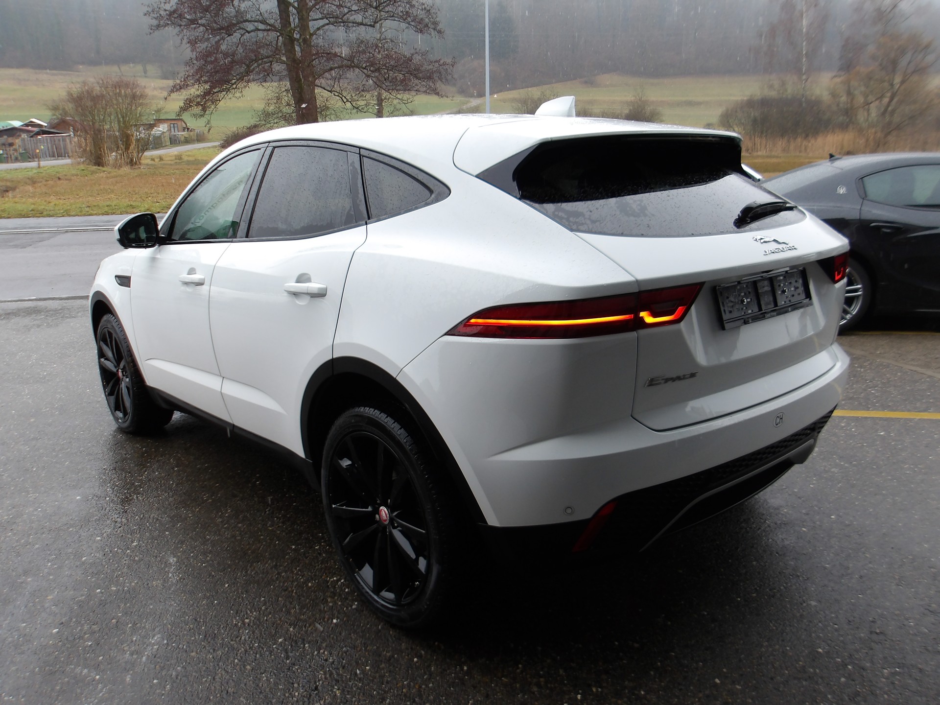 JAGUAR E-Pace 2.0d D150 S AWD Automatik-image-3