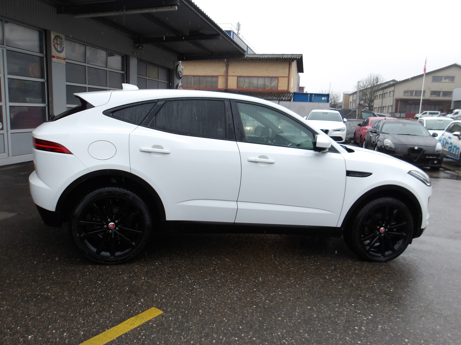 JAGUAR E-Pace 2.0d D150 S AWD Automatik-image-6