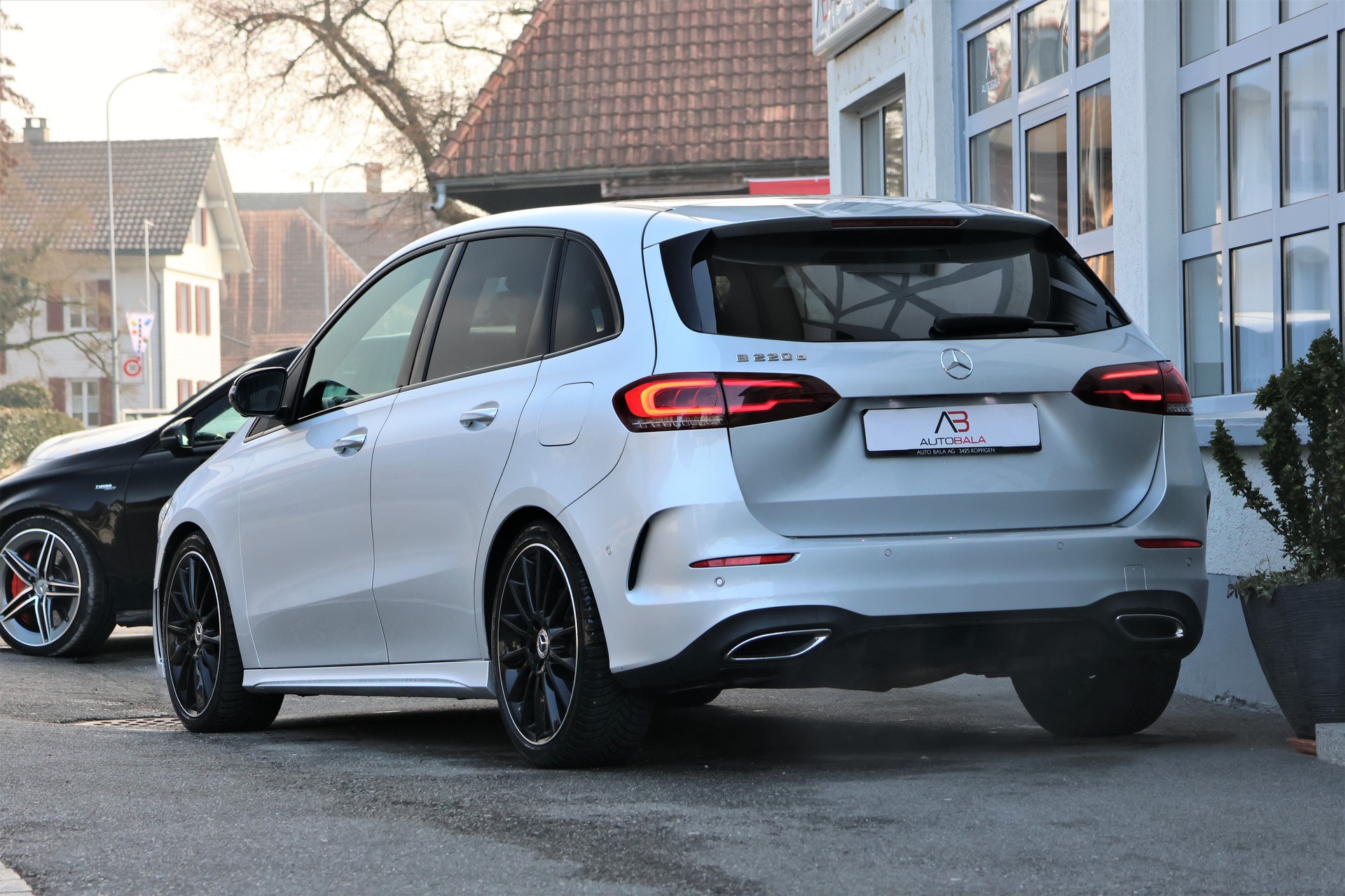 MERCEDES-BENZ B 220 d AMG Line 8G-DCT (CH)-showroom-element-2