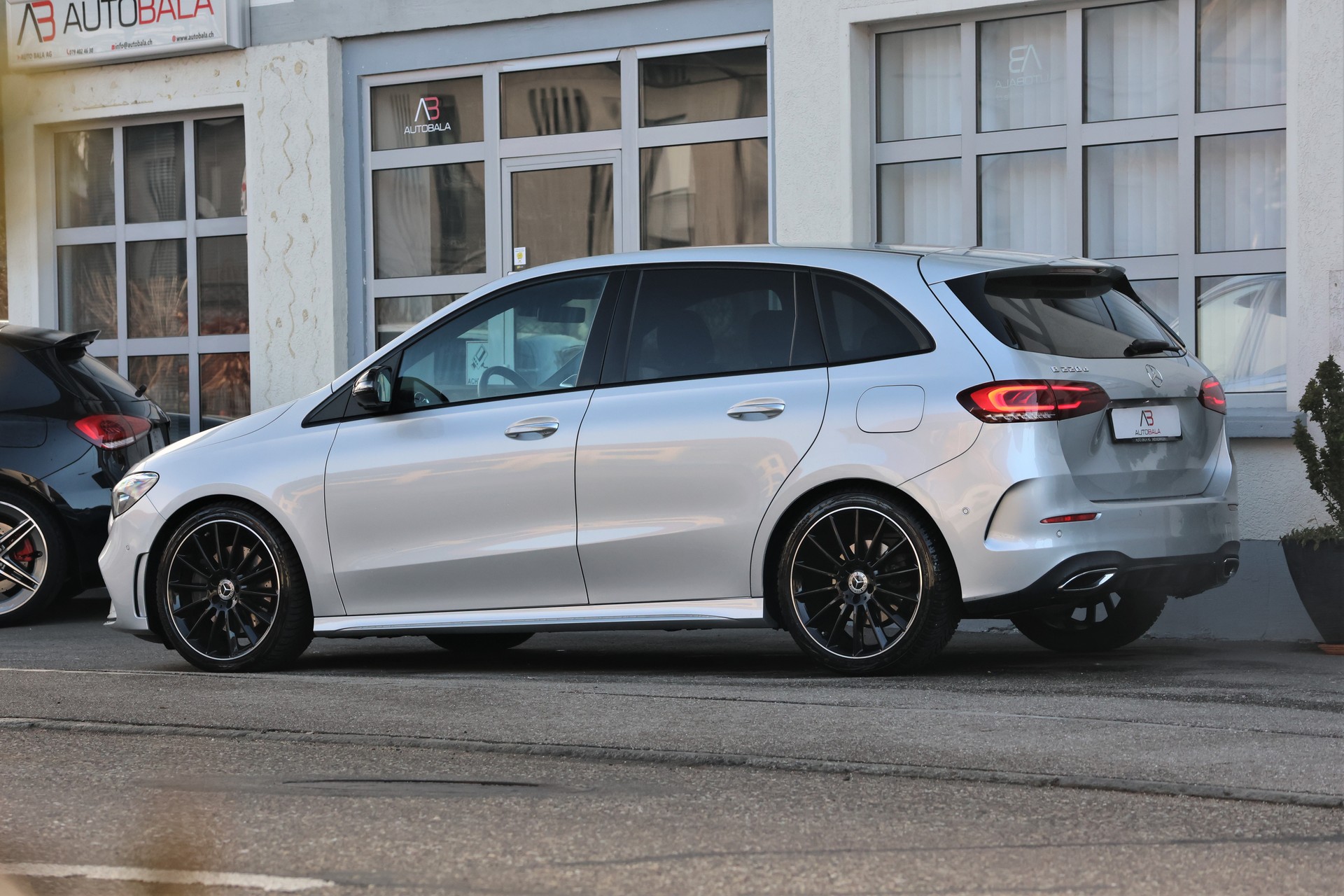 MERCEDES-BENZ B 220 d AMG Line 8G-DCT (CH)-showroom-element-3