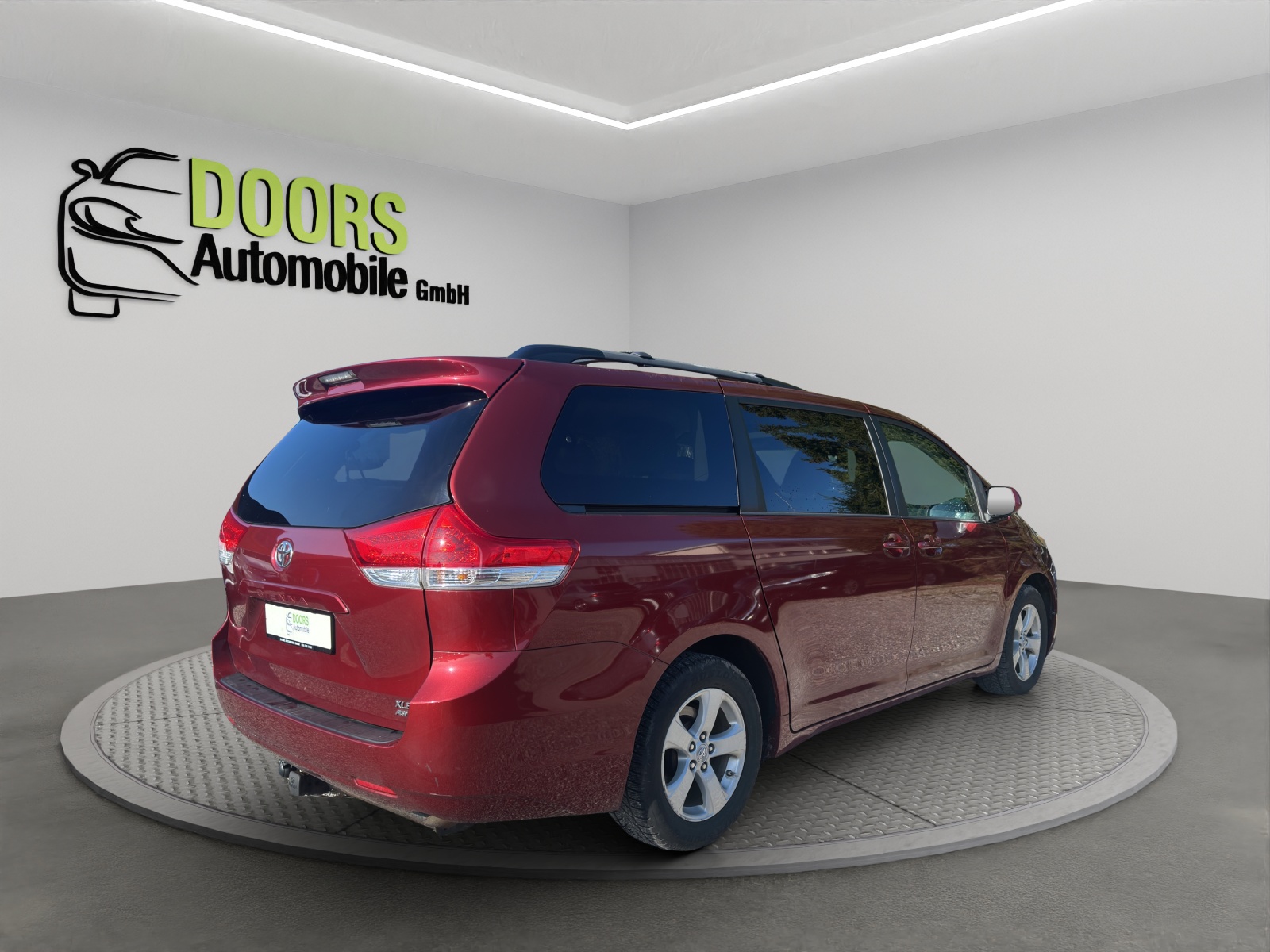 TOYOTA XLE Sienna AWD-showroom-element-3