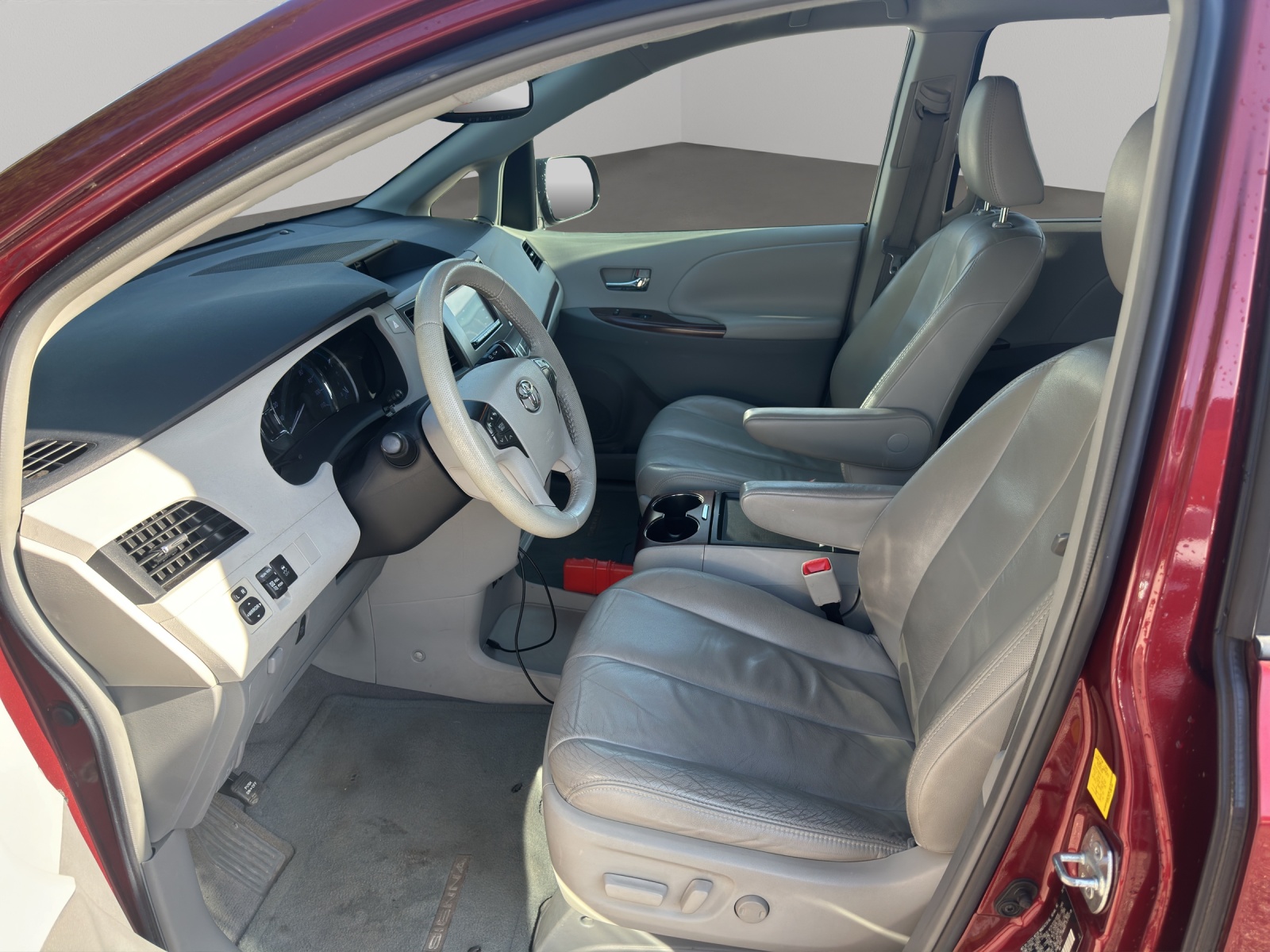 TOYOTA XLE Sienna AWD-image-7
