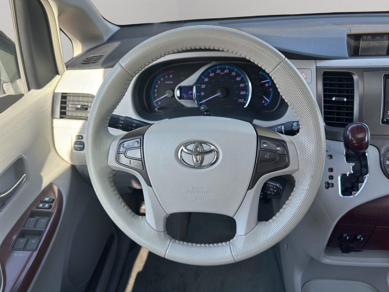 TOYOTA XLE Sienna AWD-image-16