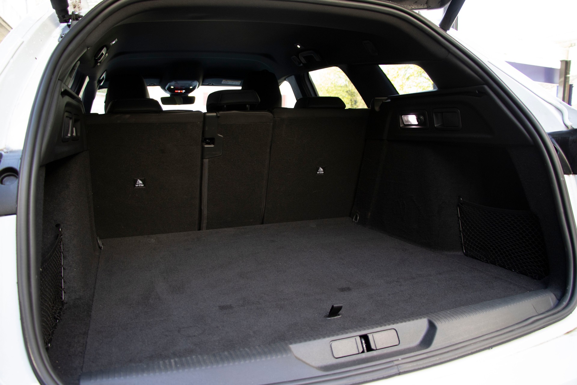 PEUGEOT 308 SW 1.6 PHEV 180 GT-image-9