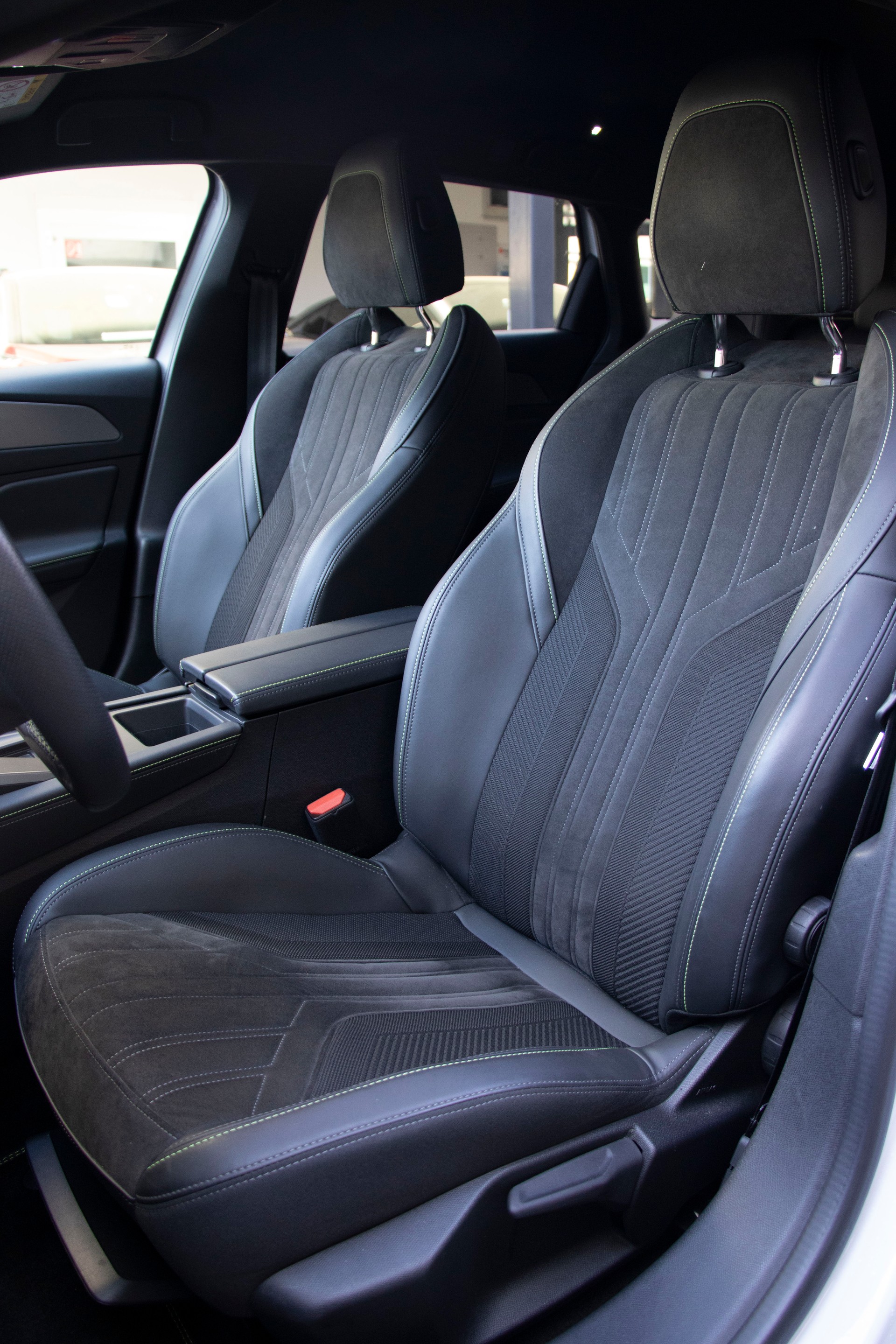 PEUGEOT 308 SW 1.6 PHEV 180 GT-image-7