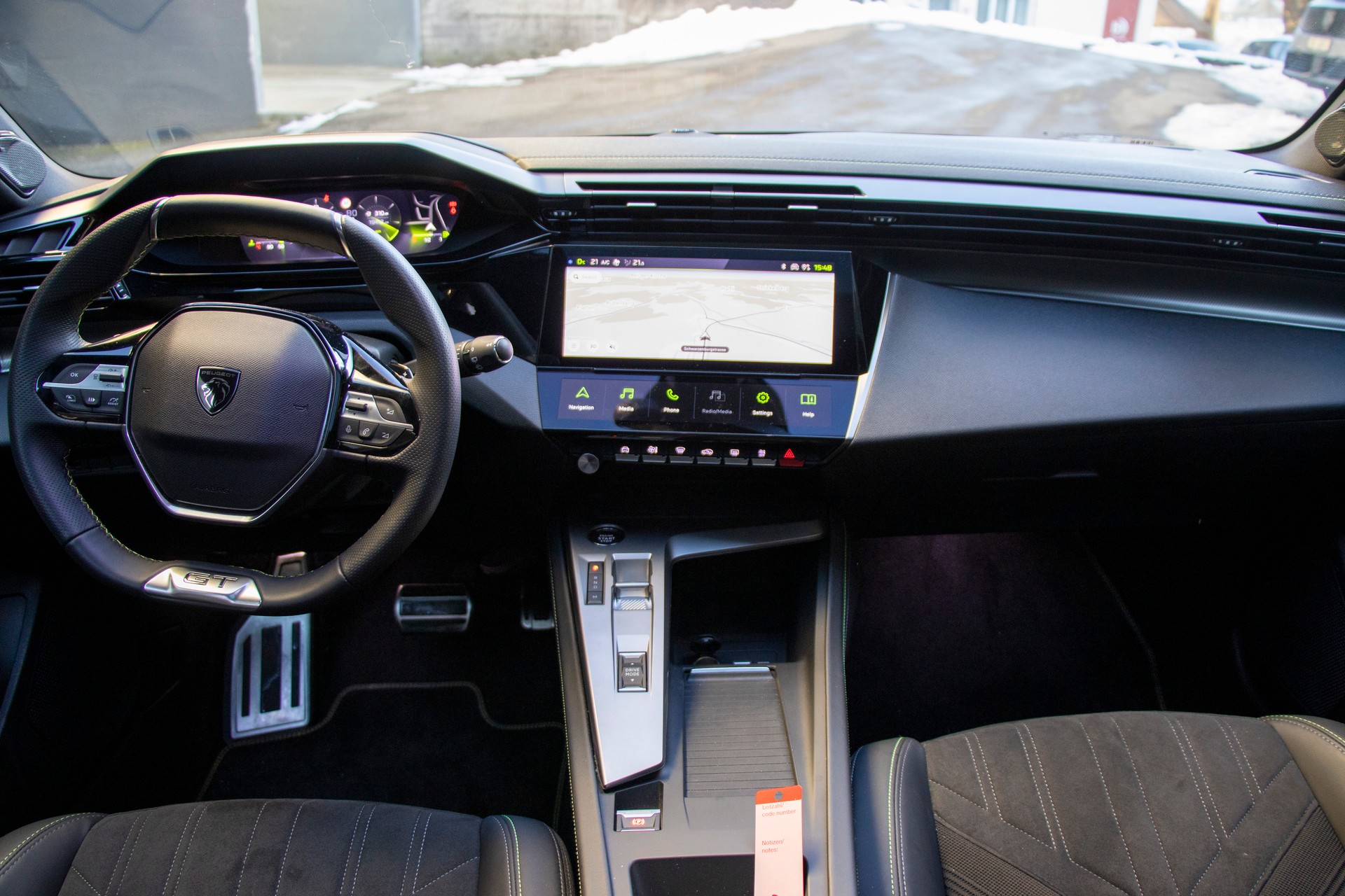 PEUGEOT 308 SW 1.6 PHEV 180 GT-image-4