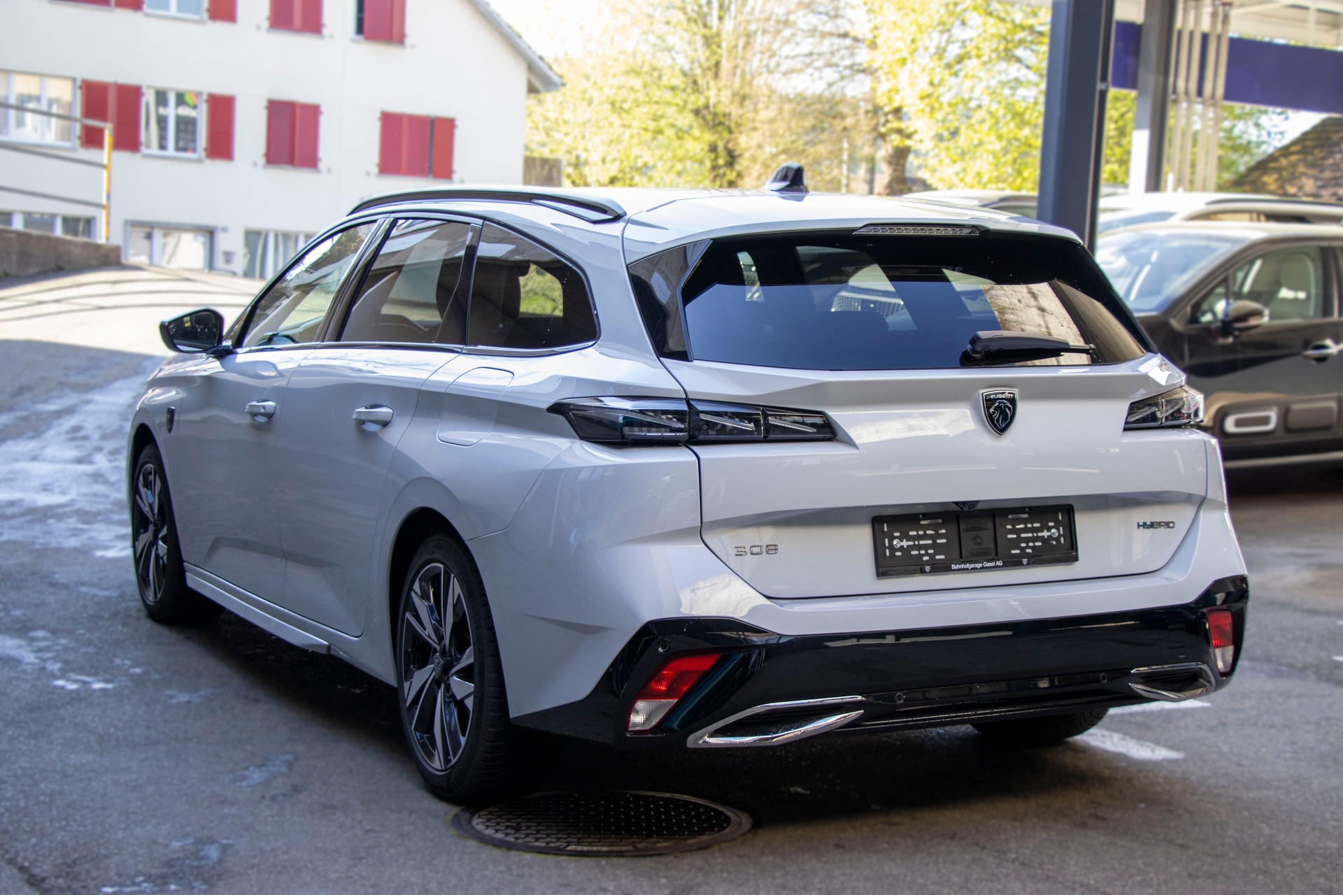 PEUGEOT 308 SW 1.6 PHEV 180 GT-image-1