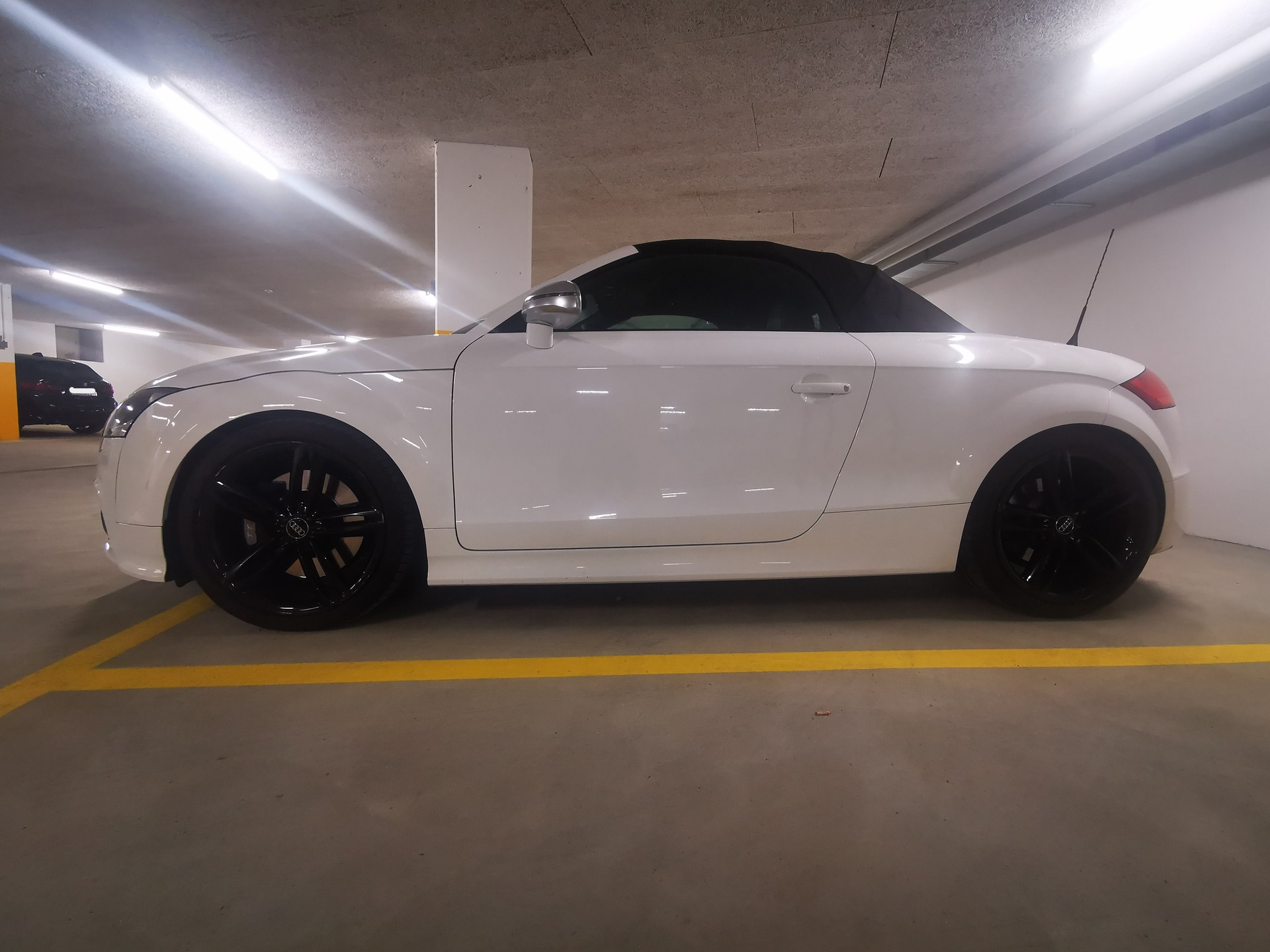 AUDI TTS Roadster 2.0 TFSI quattro S-tronic-image-12