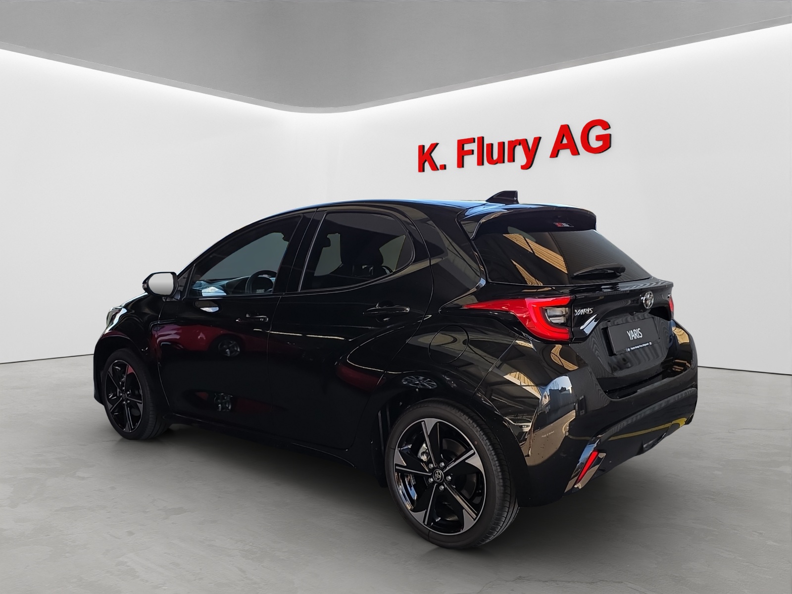 TOYOTA Yaris 1.5 VVT-i HSD Premium-image-2