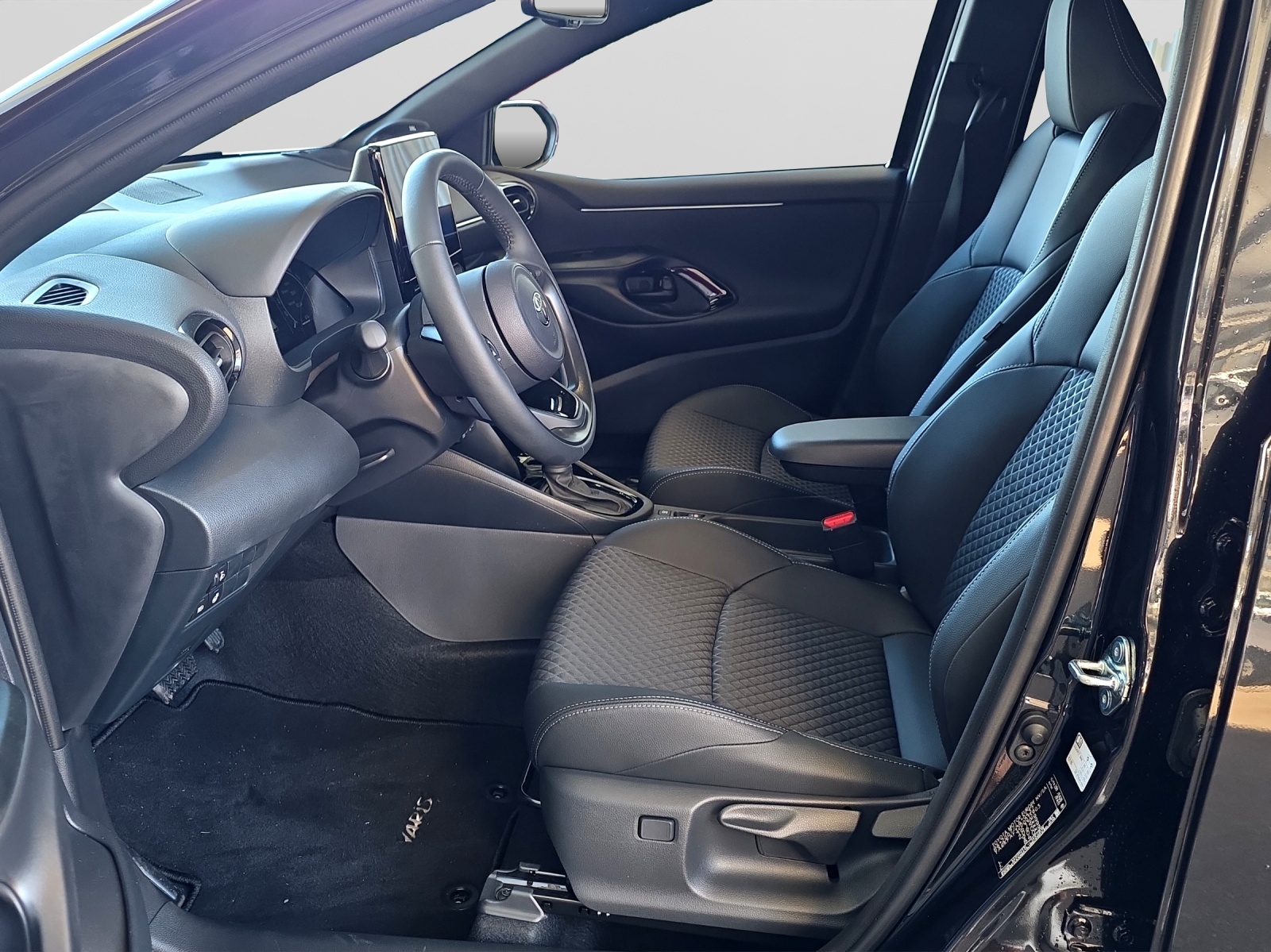 TOYOTA Yaris 1.5 VVT-i HSD Premium-image-8