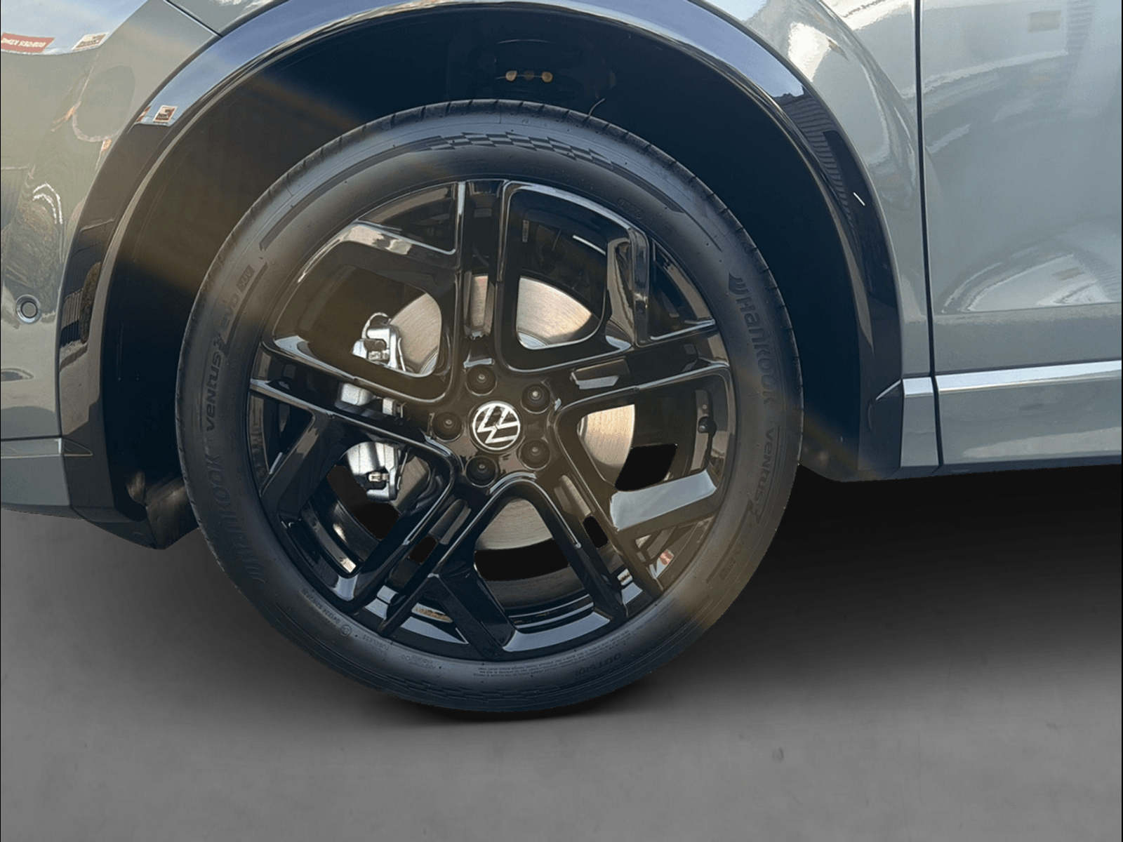 VW Tiguan 2.0 TSI R-Line DSG 4motion-image-4