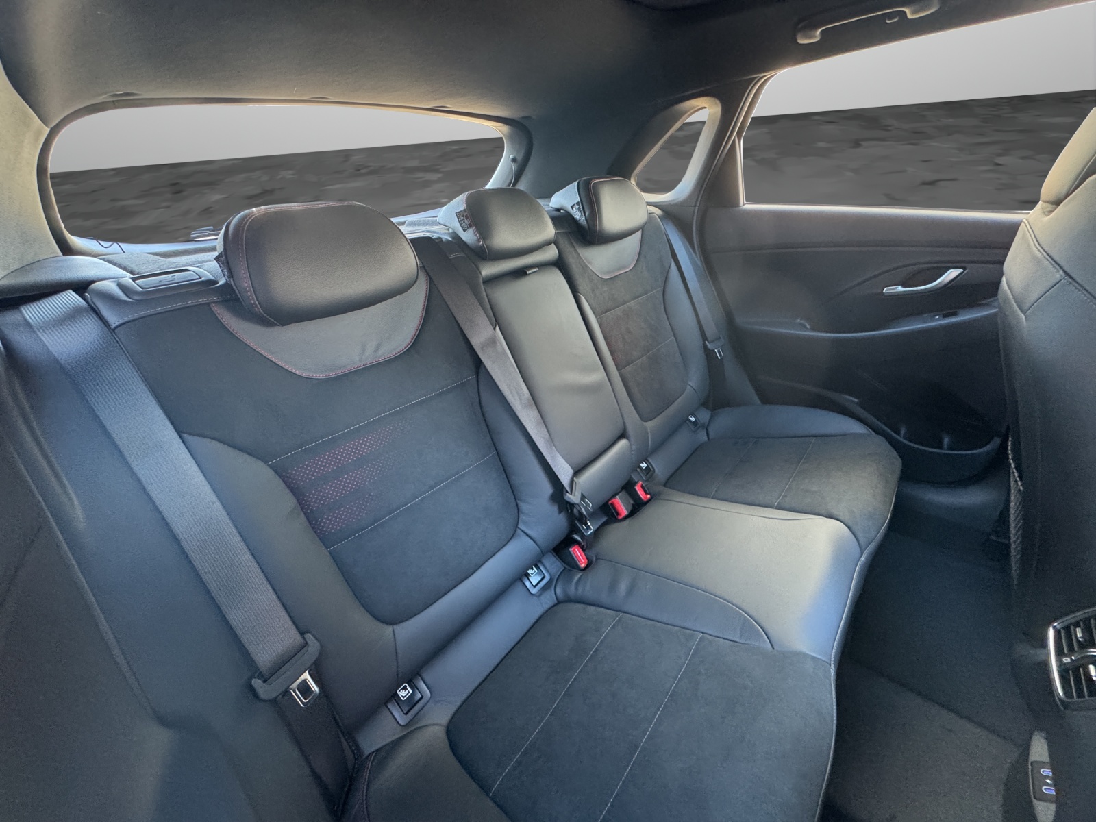 HYUNDAI i30 1.6 T-GDi N-Line-image-12