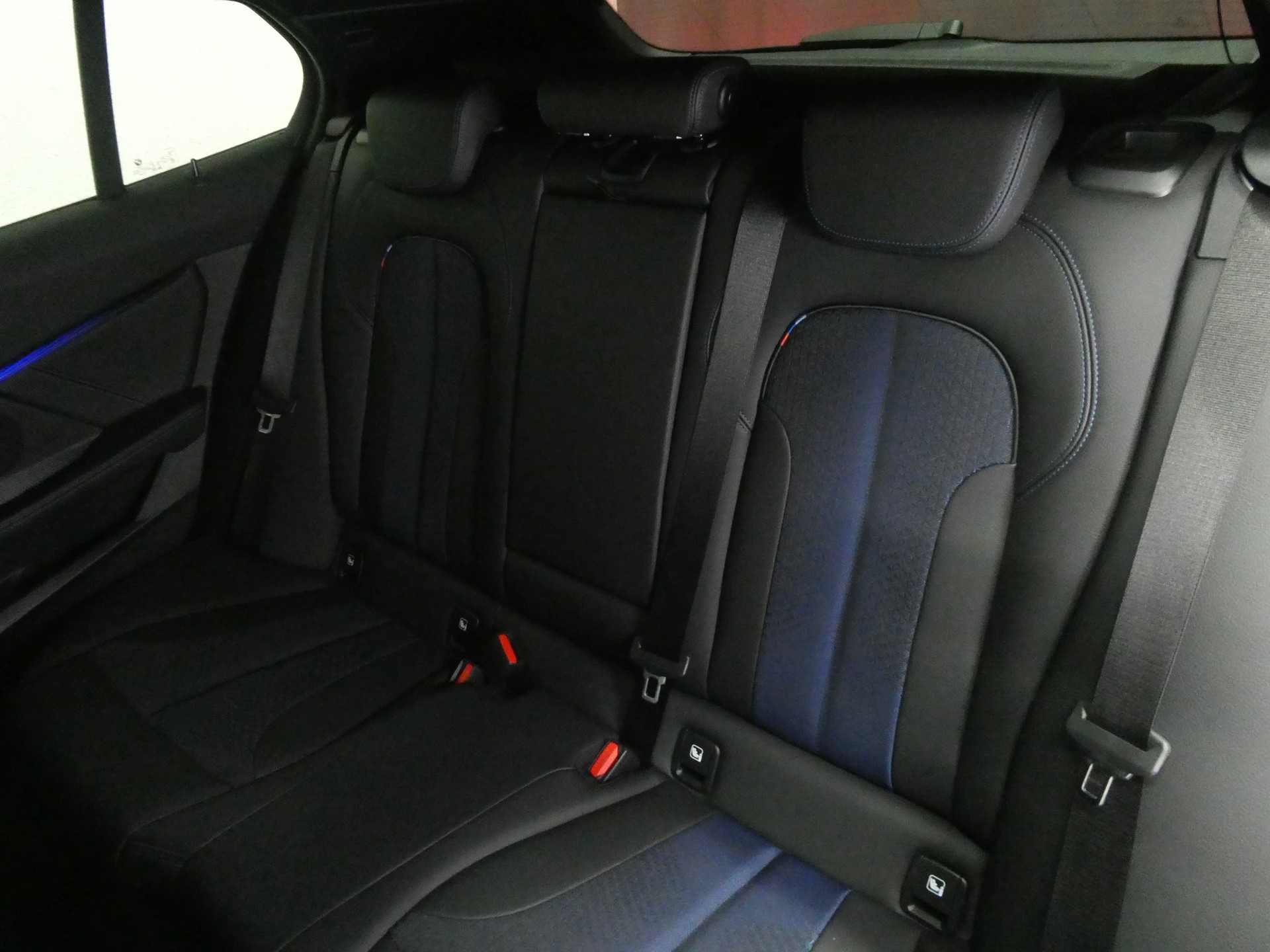 BMW 120d xDrive Steptronic M-Sport - Navi - LED - Teil-Leder - Kamera - 190 PS-image-10