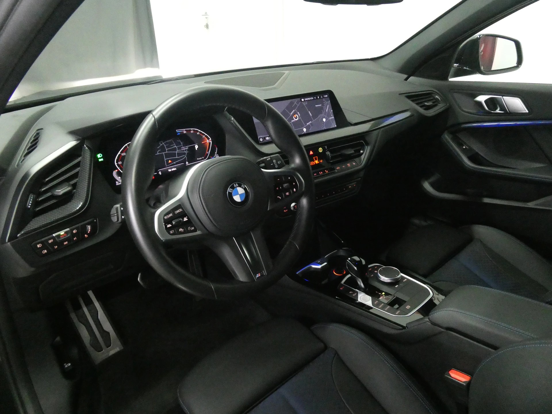 BMW 120d xDrive Steptronic M-Sport - Navi - LED - Teil-Leder - Kamera - 190 PS-image-7