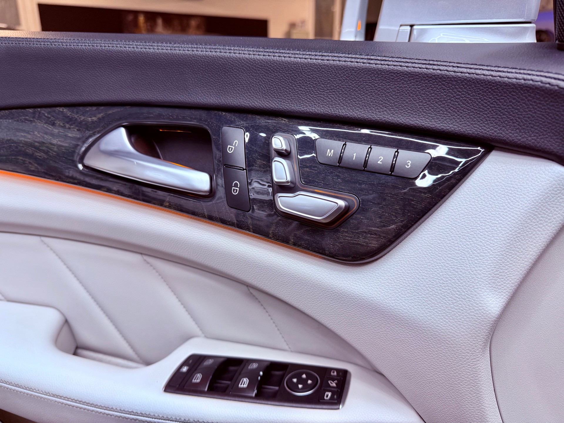 MERCEDES-BENZ CLS 350 d 4Matic 9G-Tronic-image-14