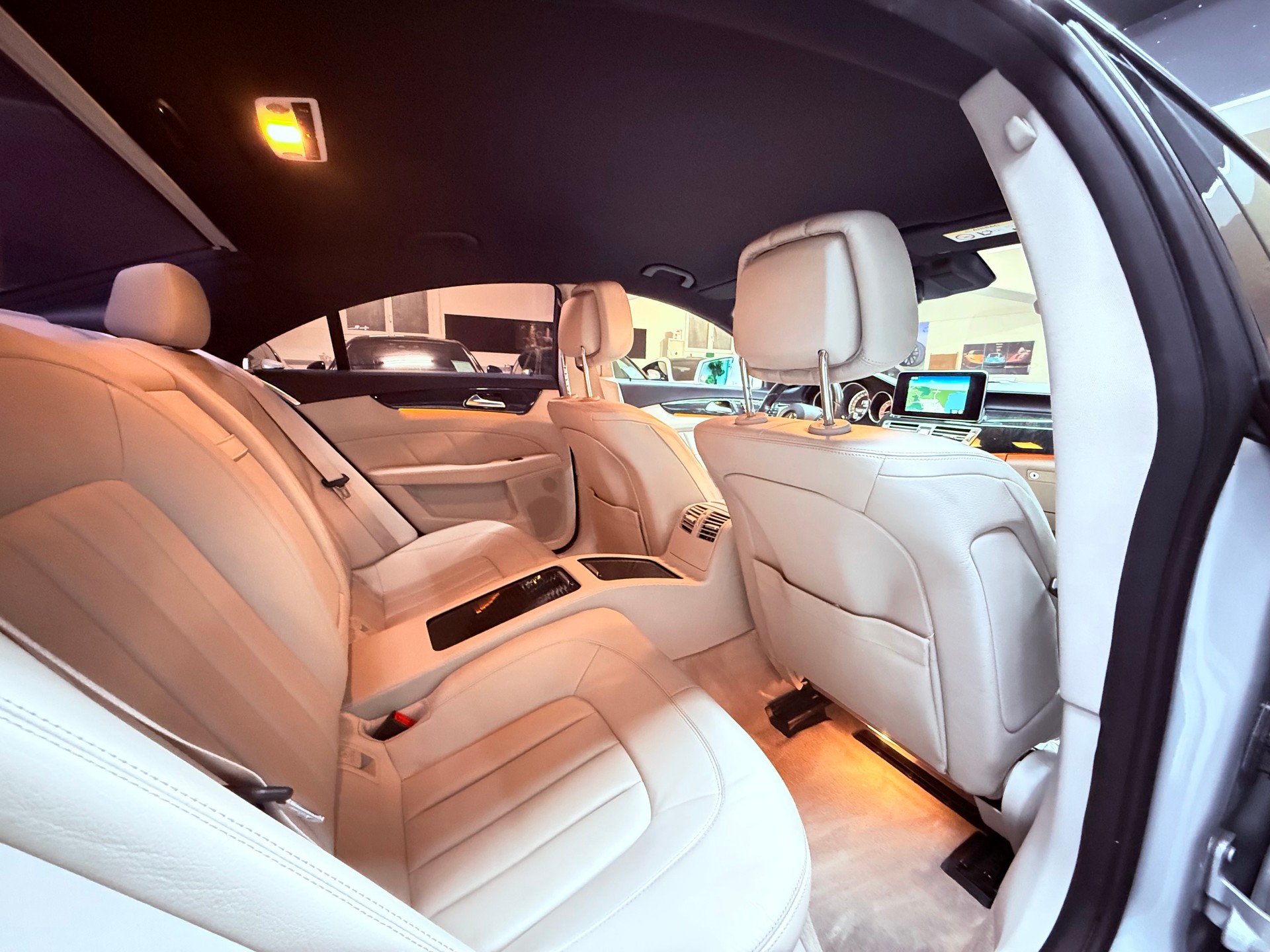 MERCEDES-BENZ CLS 350 d 4Matic 9G-Tronic-image-18