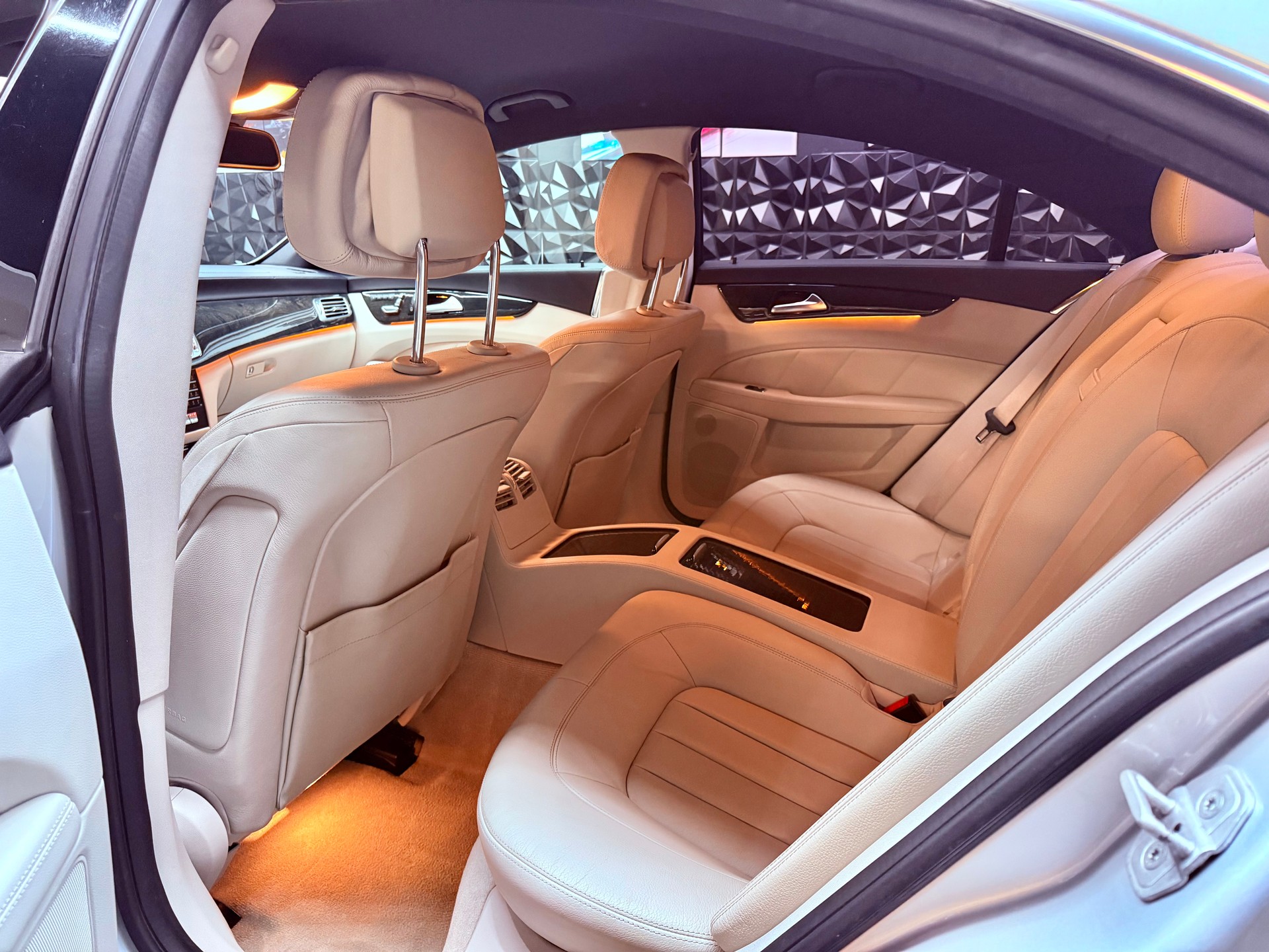 MERCEDES-BENZ CLS 350 d 4Matic 9G-Tronic-image-16