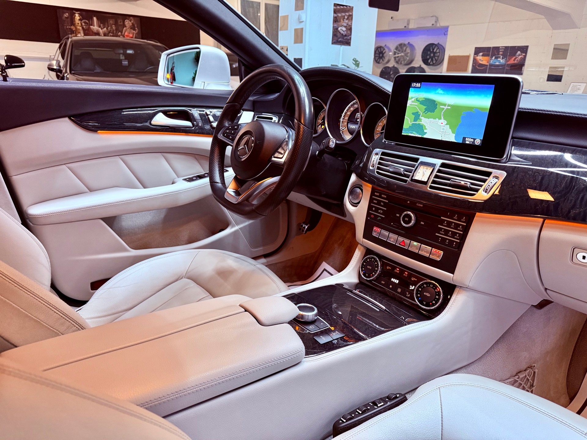MERCEDES-BENZ CLS 350 d 4Matic 9G-Tronic-image-17