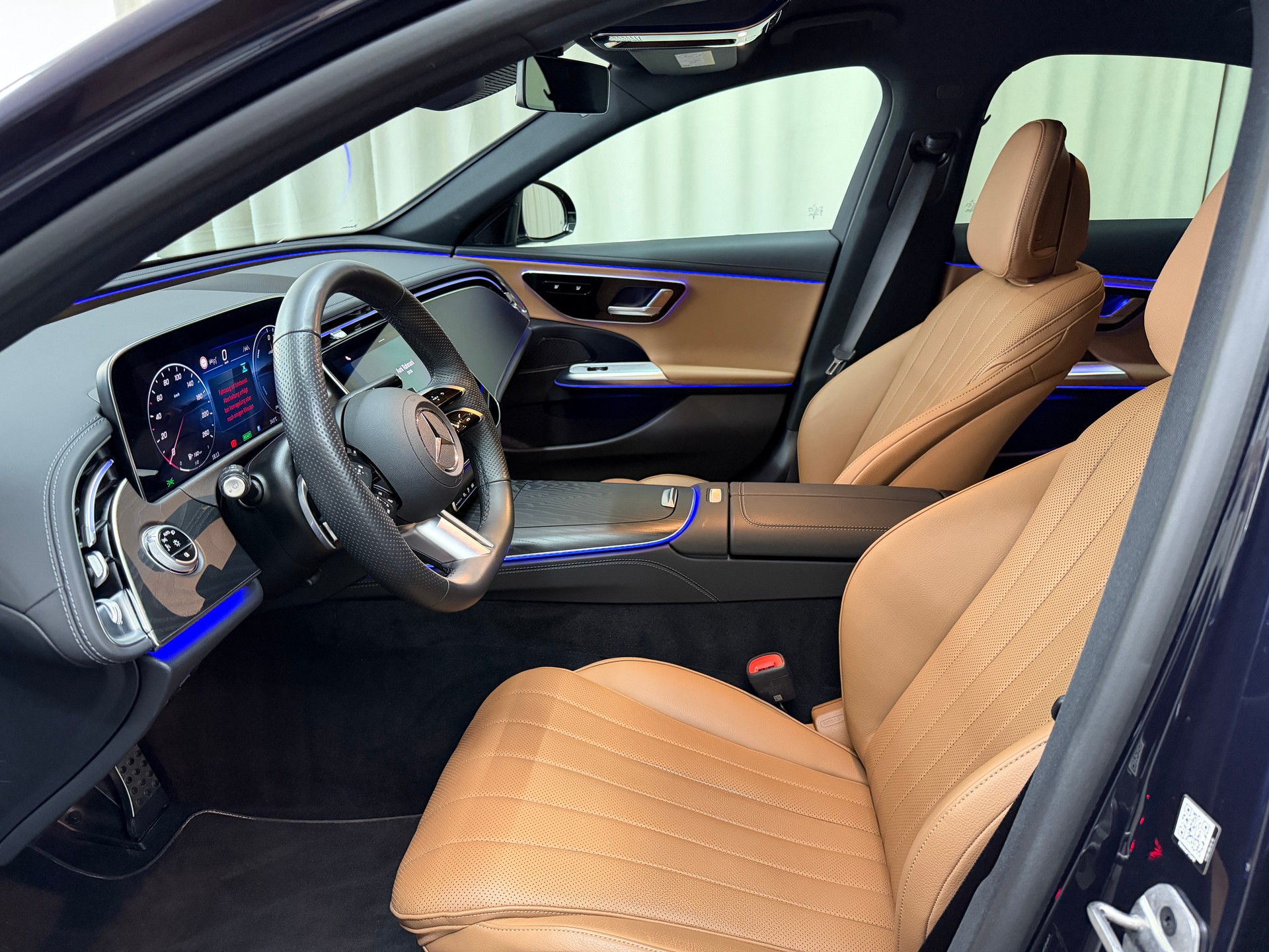 MERCEDES-BENZ E 300 e 4Matic 9G-Tronic-image-6