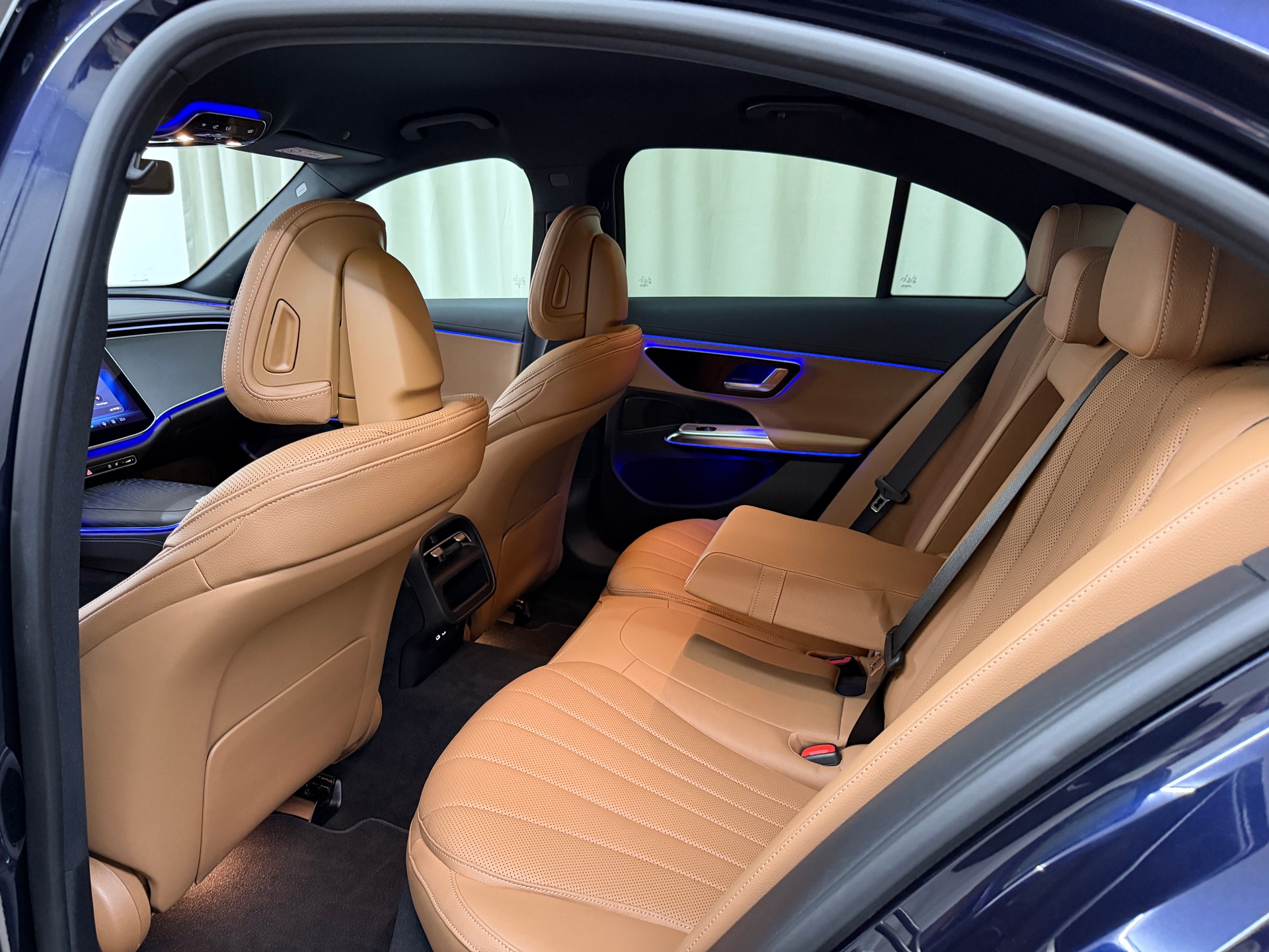 MERCEDES-BENZ E 300 e 4Matic 9G-Tronic-image-7