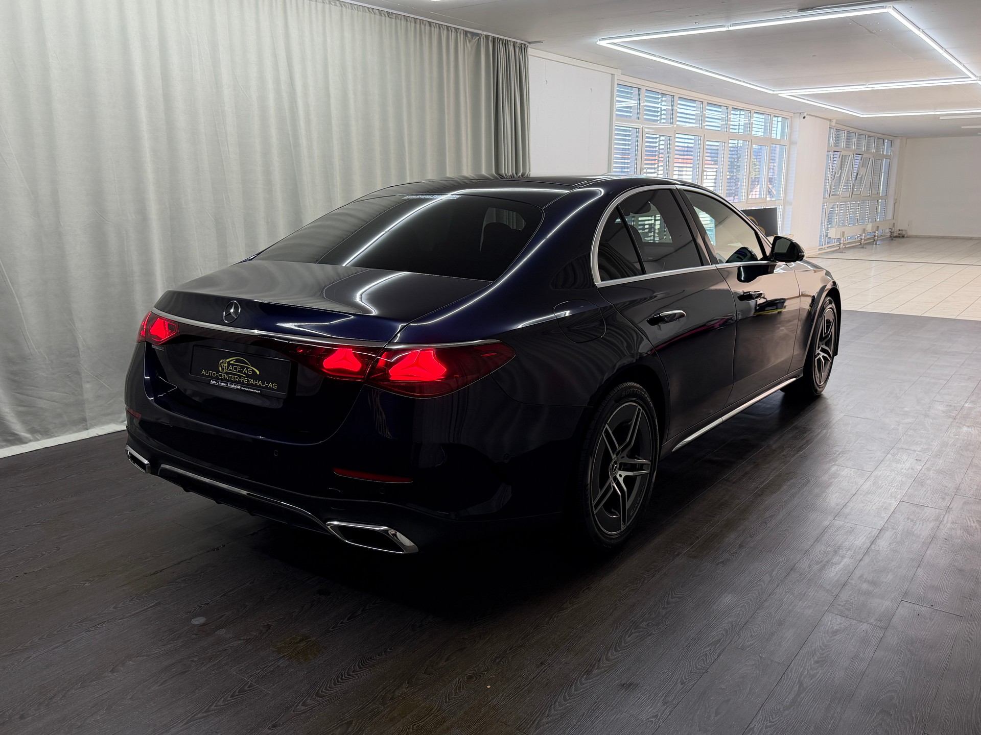 MERCEDES-BENZ E 300 e 4Matic 9G-Tronic-image-3