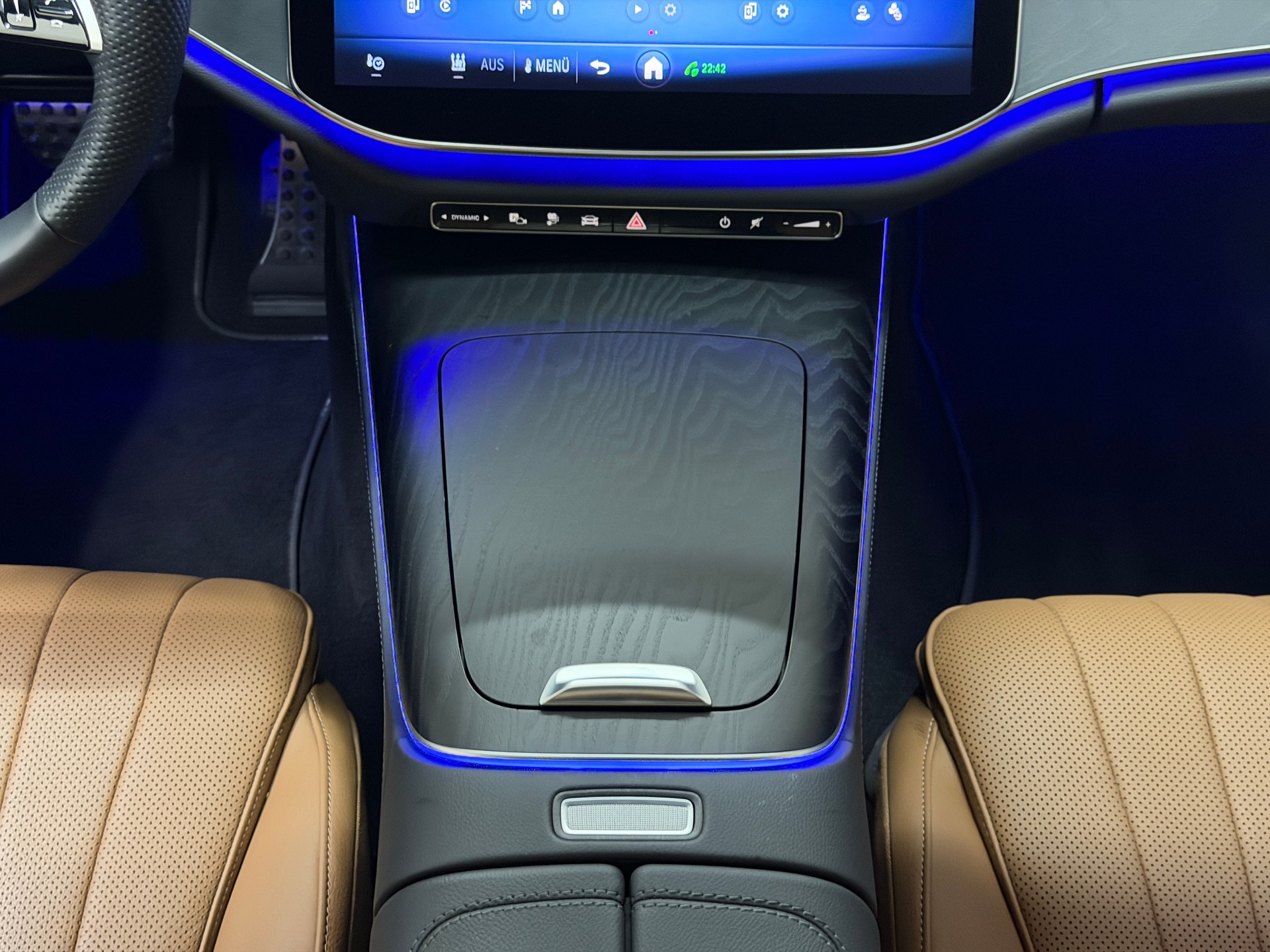MERCEDES-BENZ E 300 e 4Matic 9G-Tronic-image-12