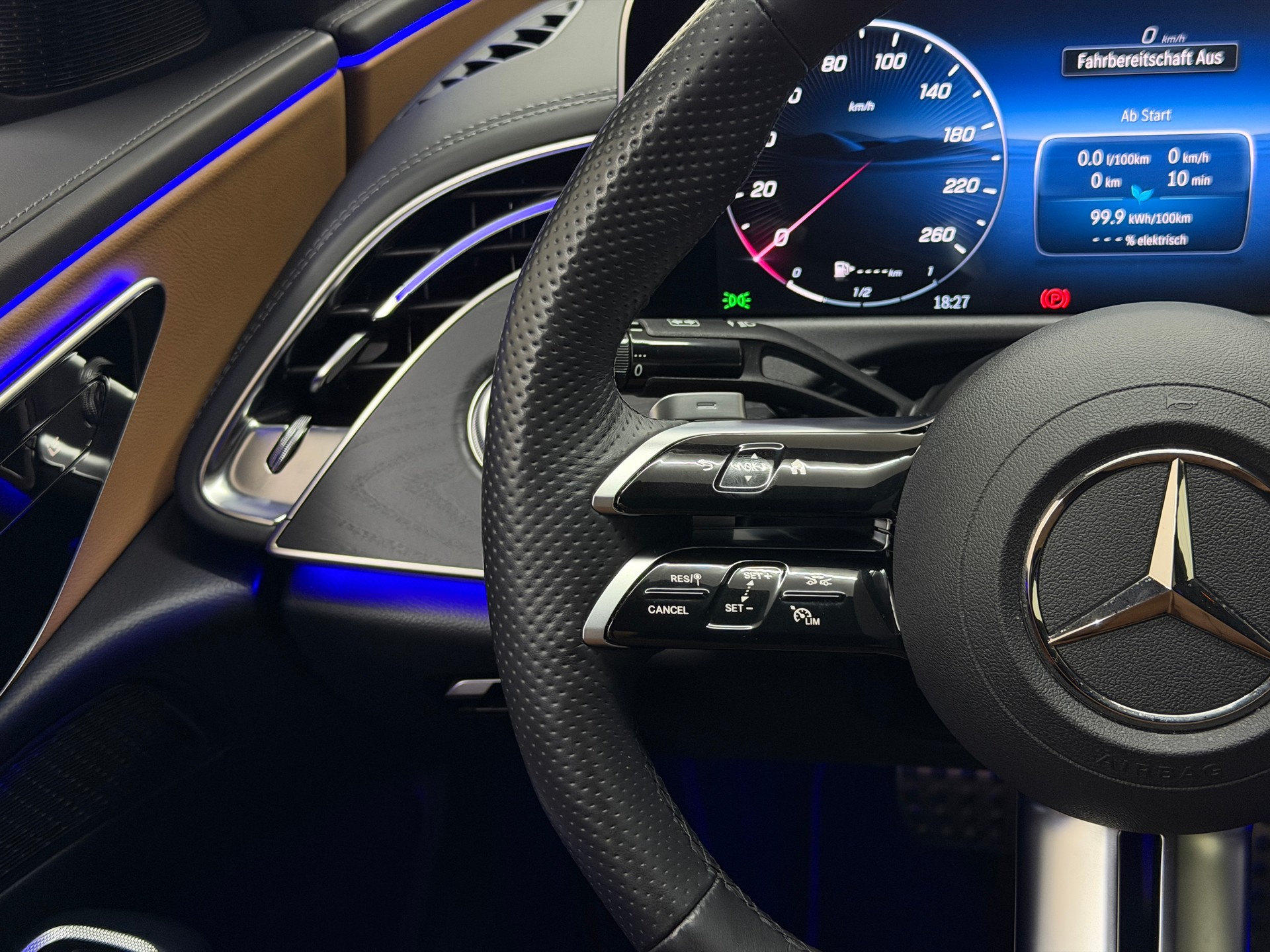 MERCEDES-BENZ E 300 e 4Matic 9G-Tronic-image-10
